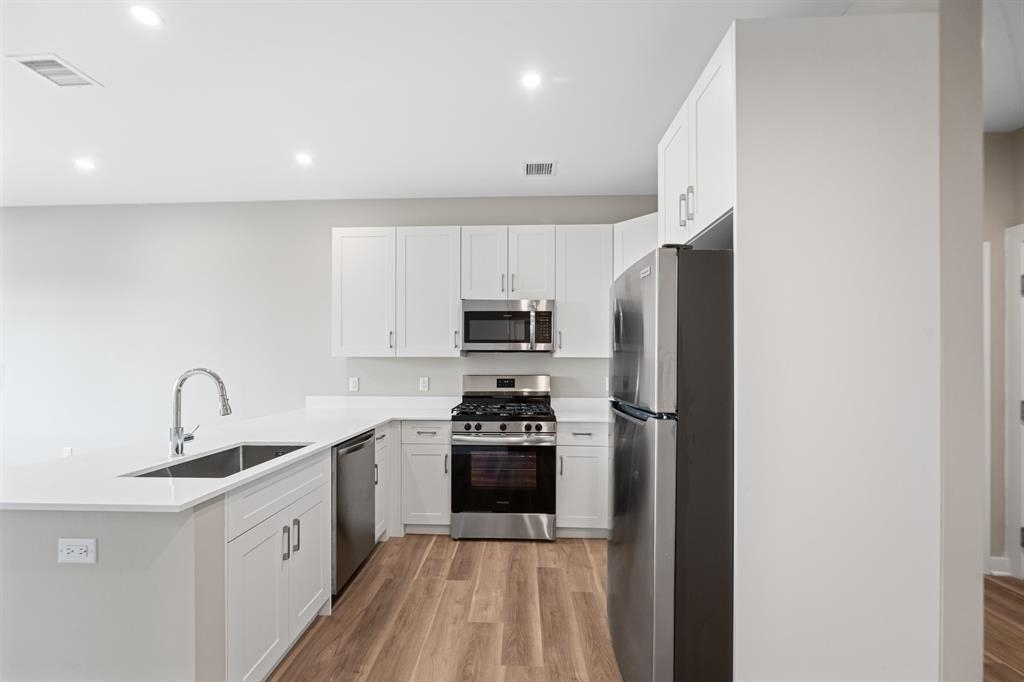 475 COMMUNIPAW AVE Unit: 205