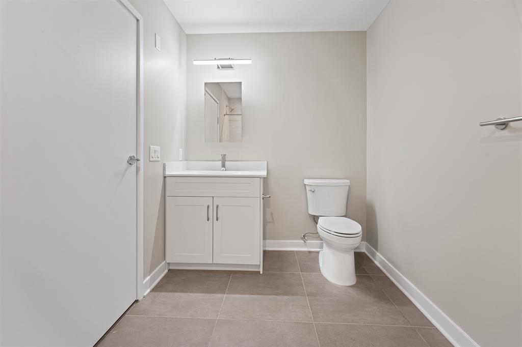 475 COMMUNIPAW AVE Unit: 205