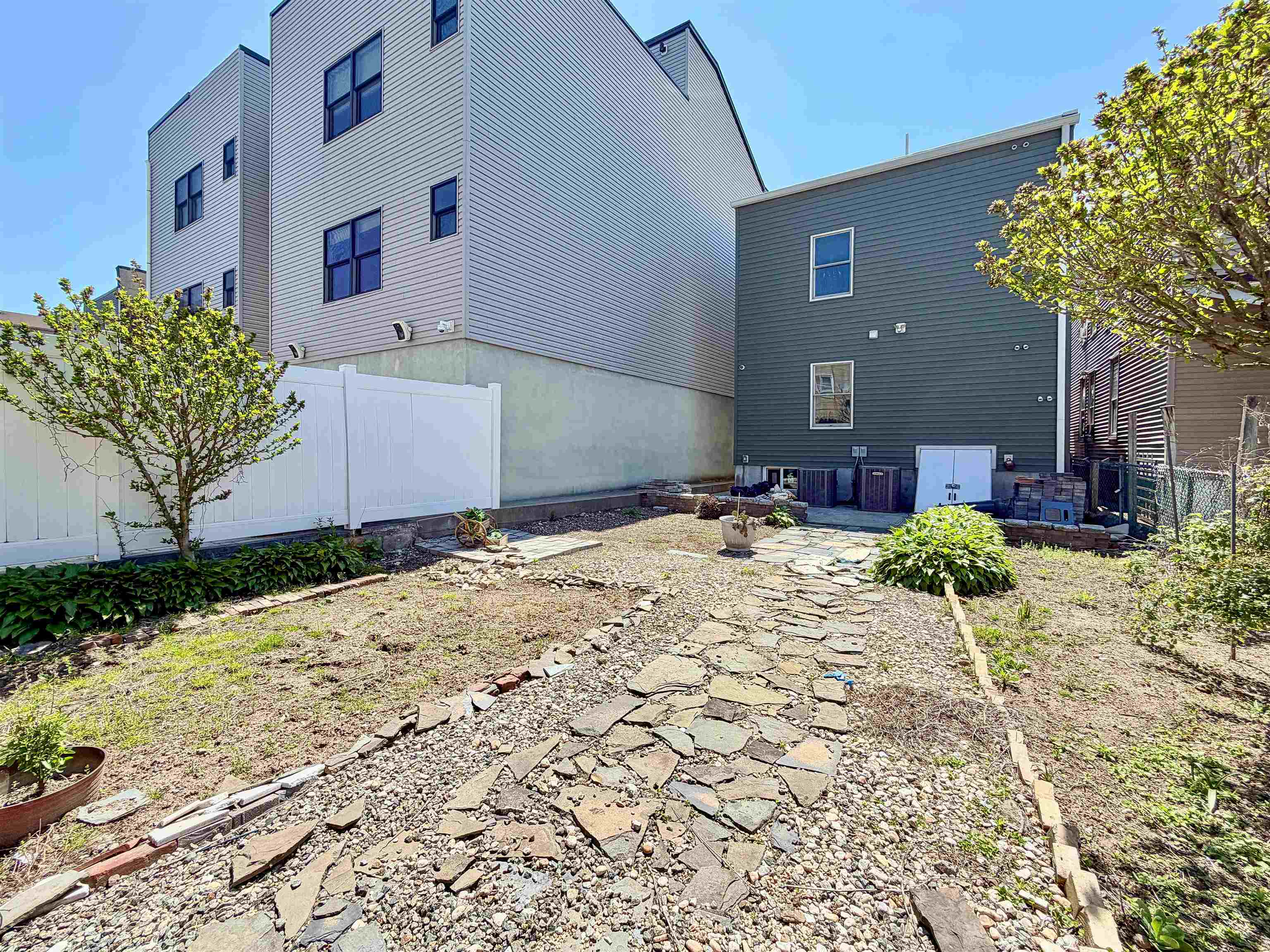 106 POPLAR ST Unit: 1