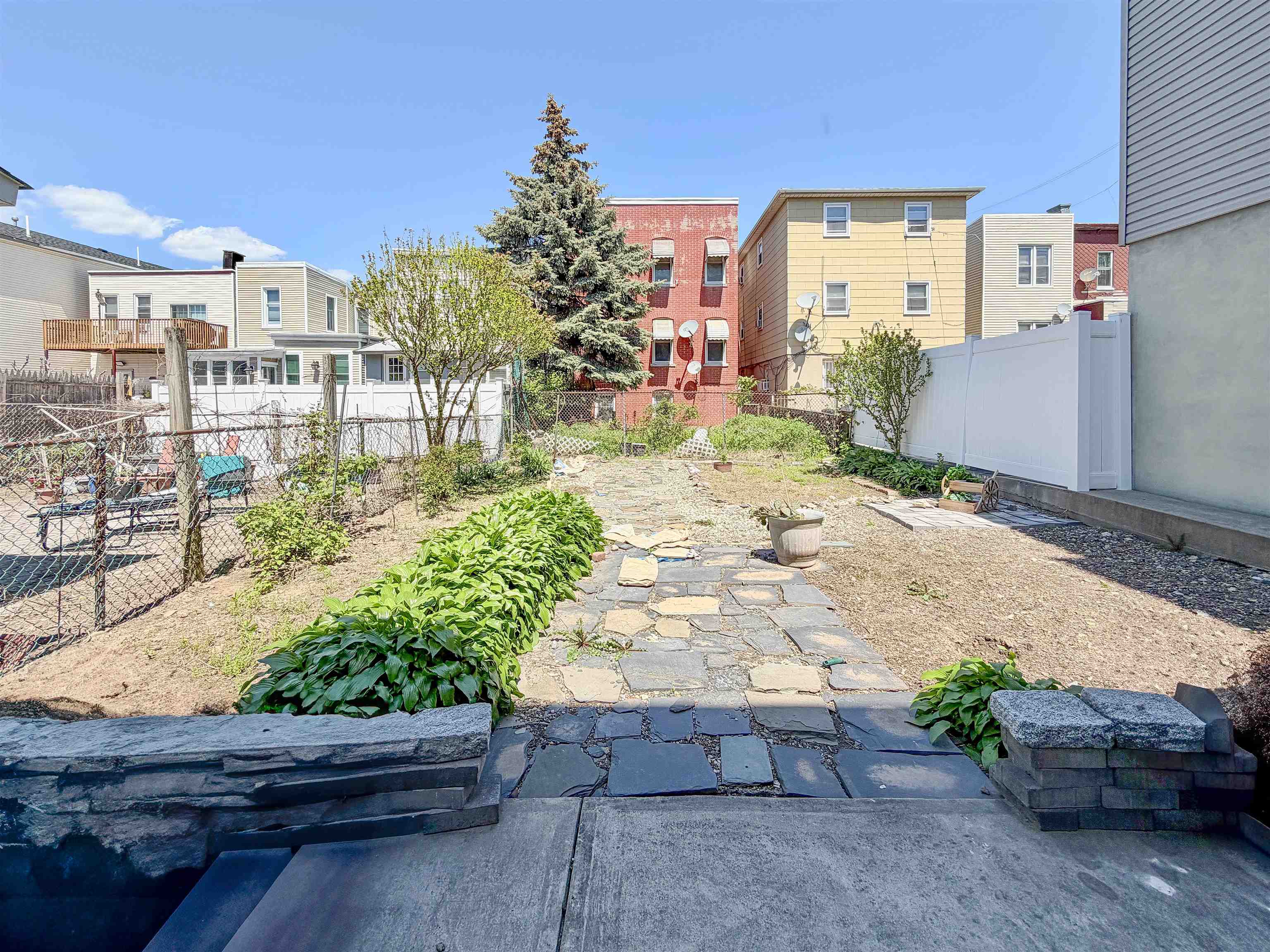 106 POPLAR ST Unit: 1