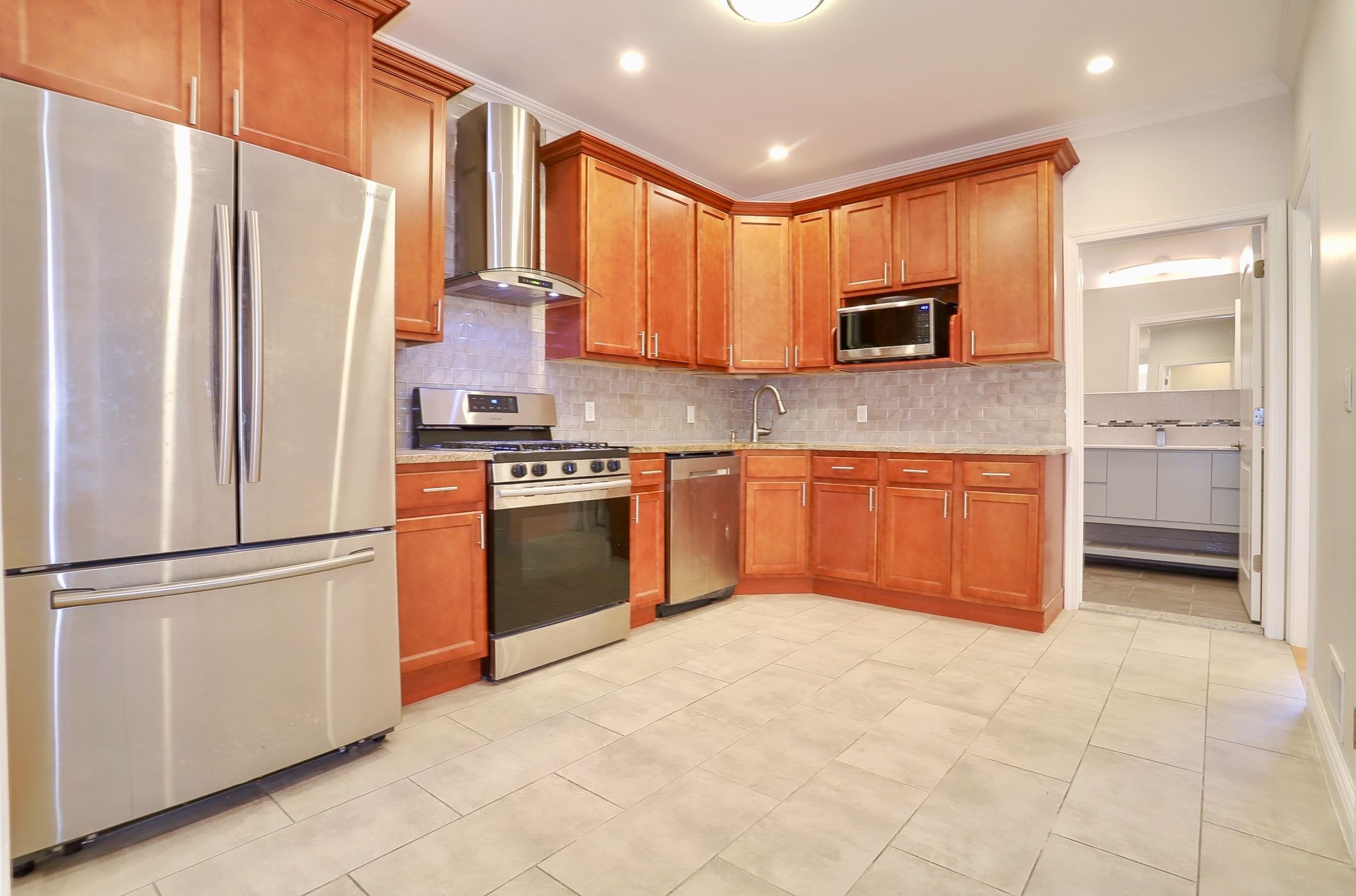 106 POPLAR ST Unit: 1
