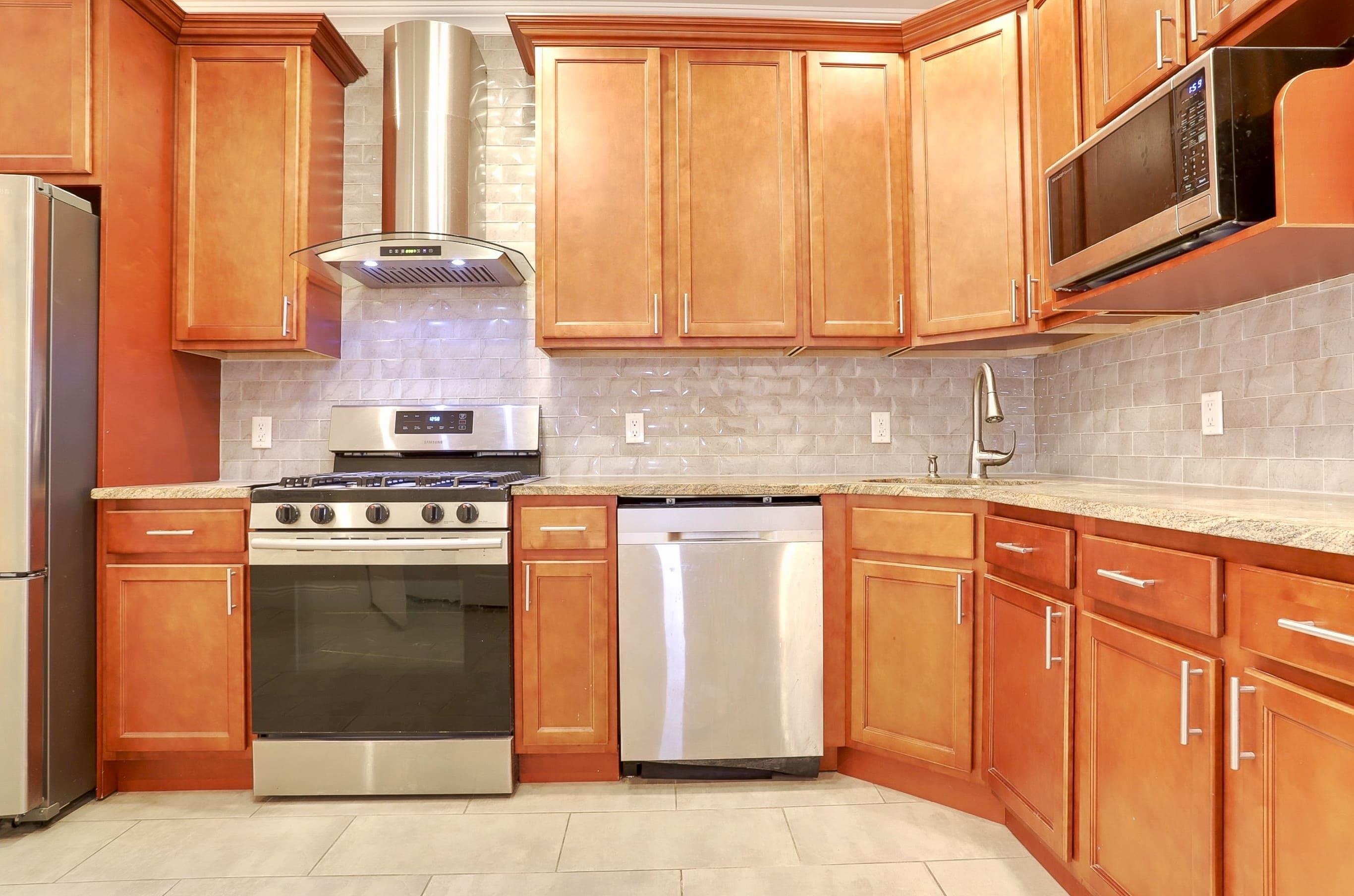 106 POPLAR ST Unit: 1
