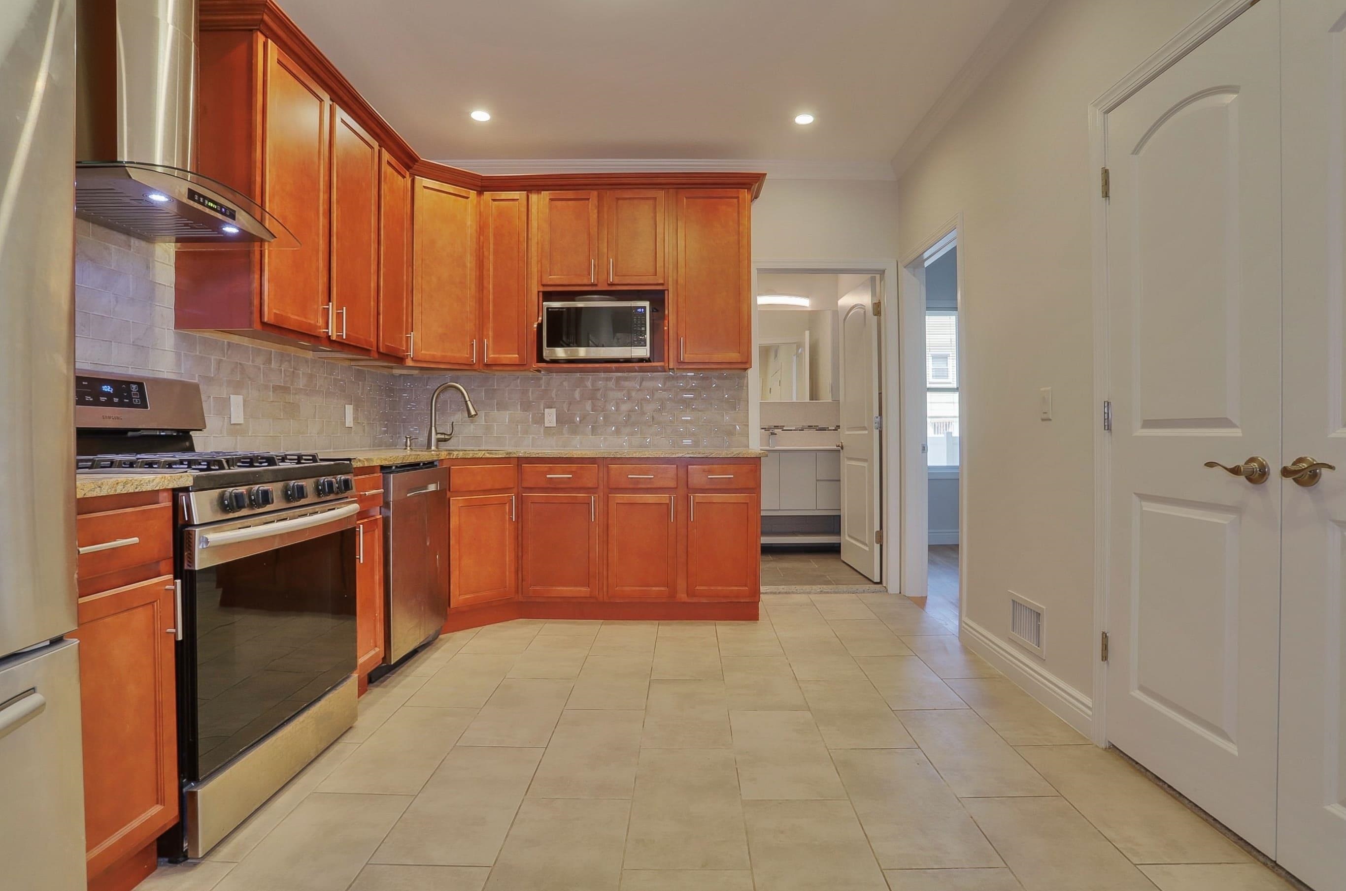 106 POPLAR ST Unit: 1
