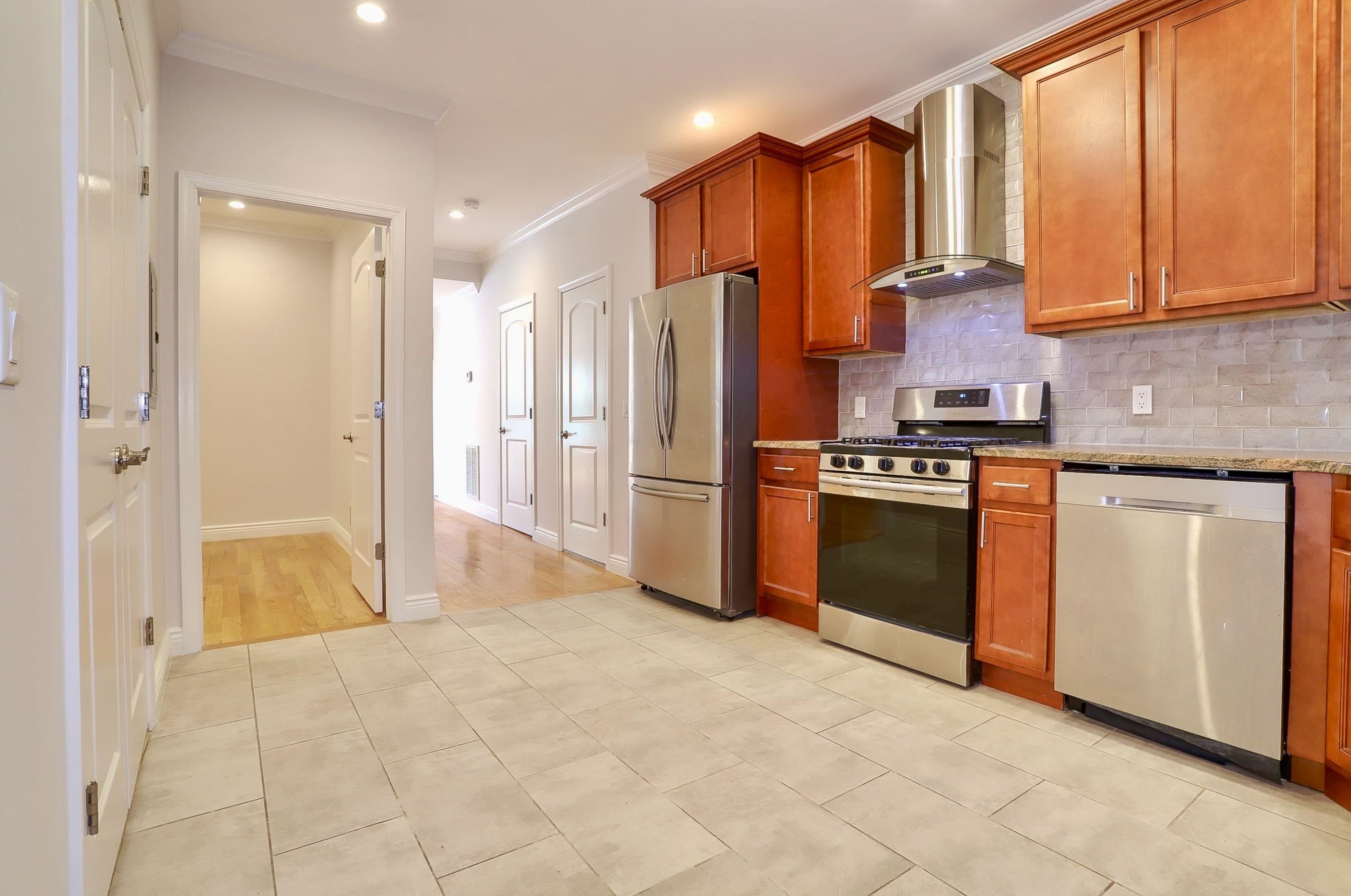 106 POPLAR ST Unit: 1
