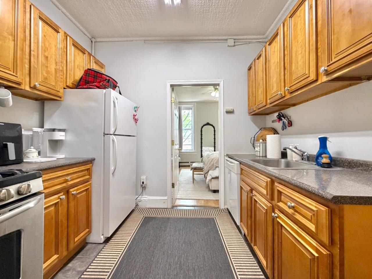 592 PALISADE AVE Unit: 2