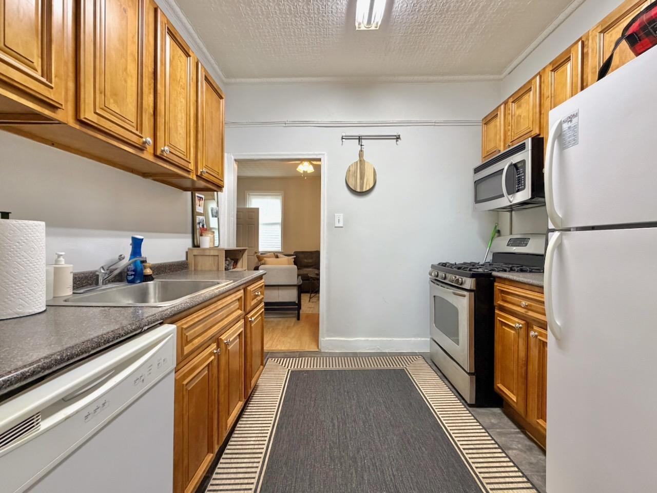 592 PALISADE AVE Unit: 2