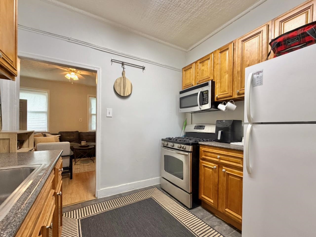 592 PALISADE AVE Unit: 2