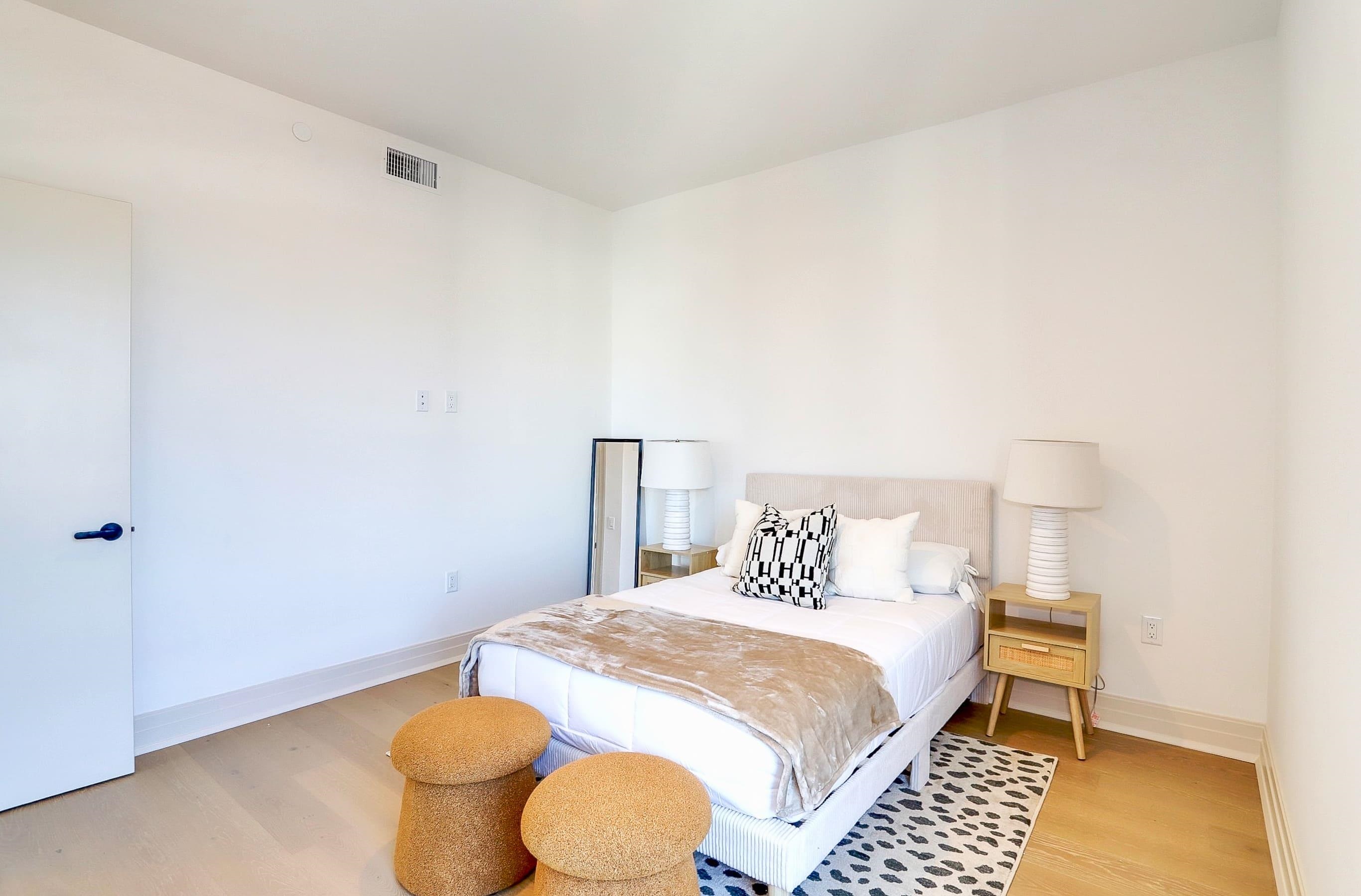 921 MADISON ST Unit: 605