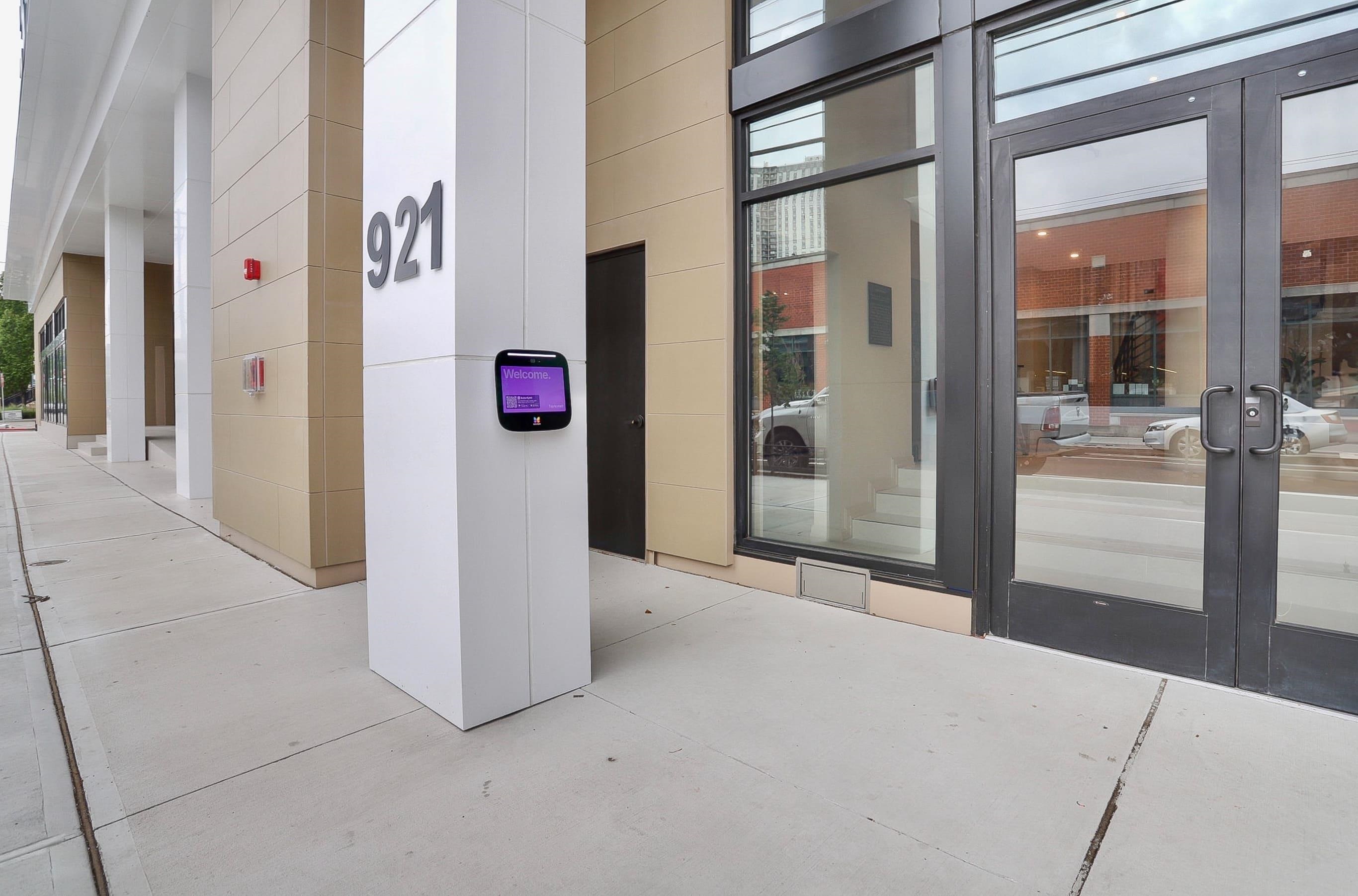921 MADISON ST Unit: 605