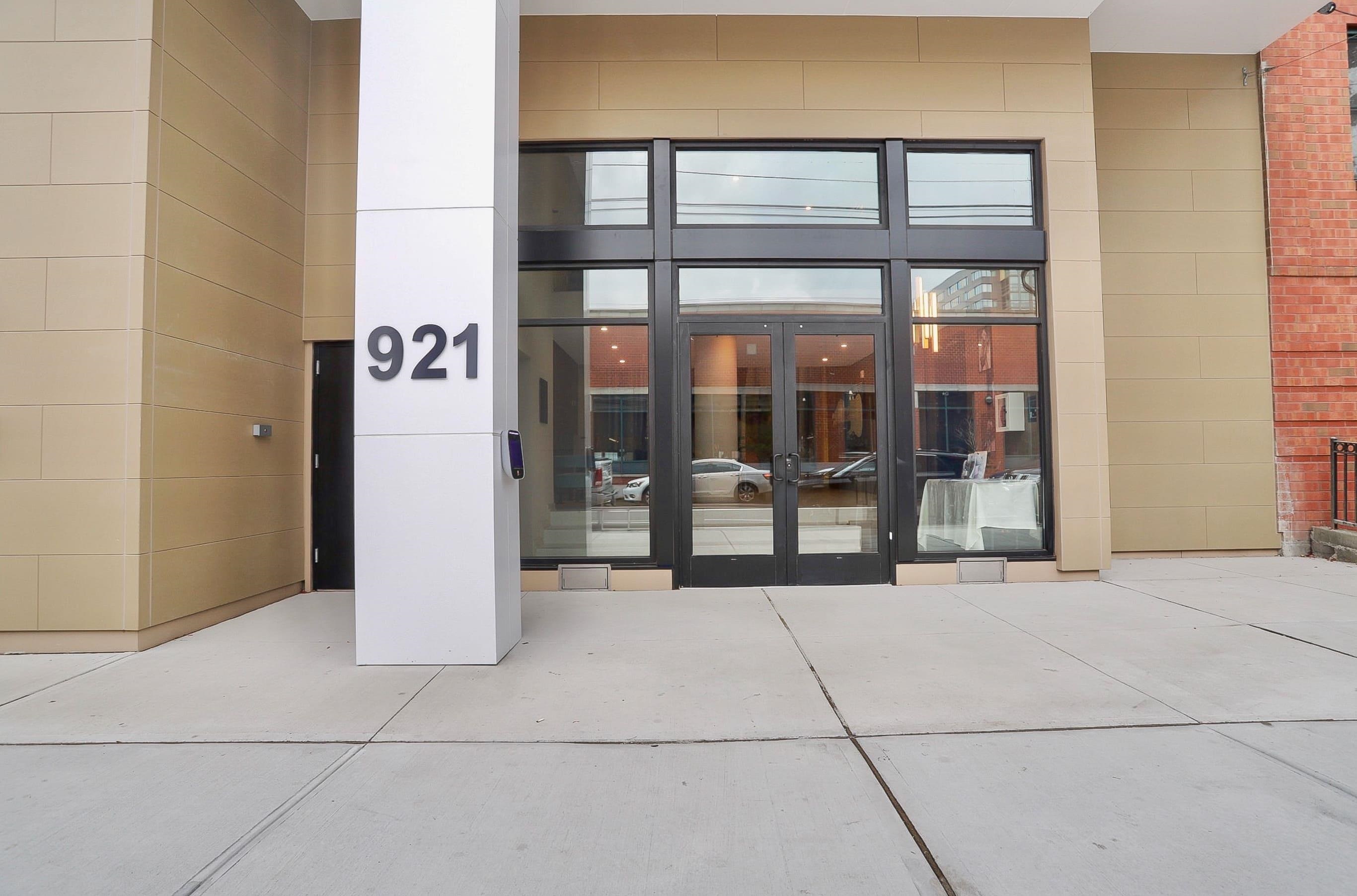 921 MADISON ST Unit: 605