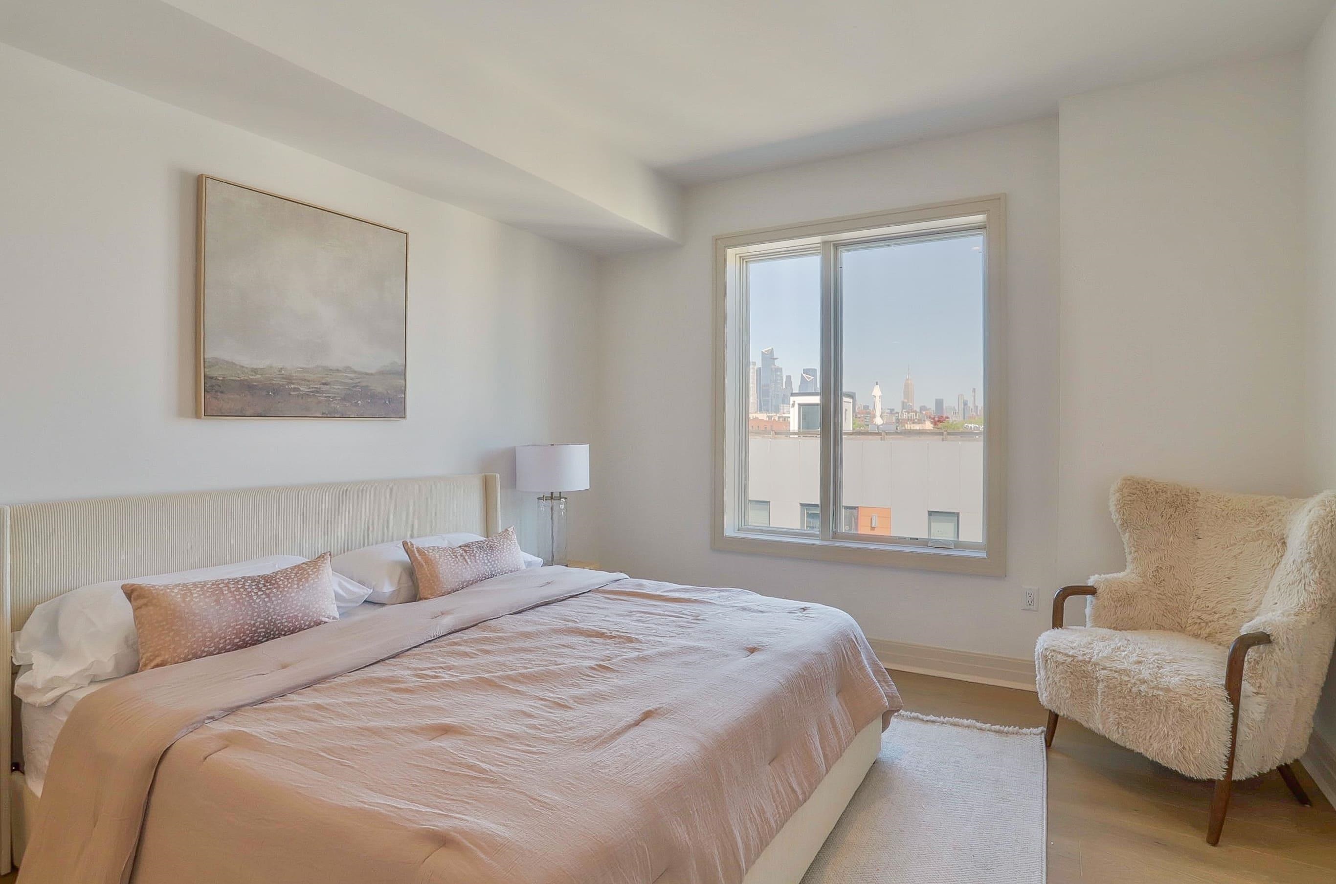 921 MADISON ST Unit: 605