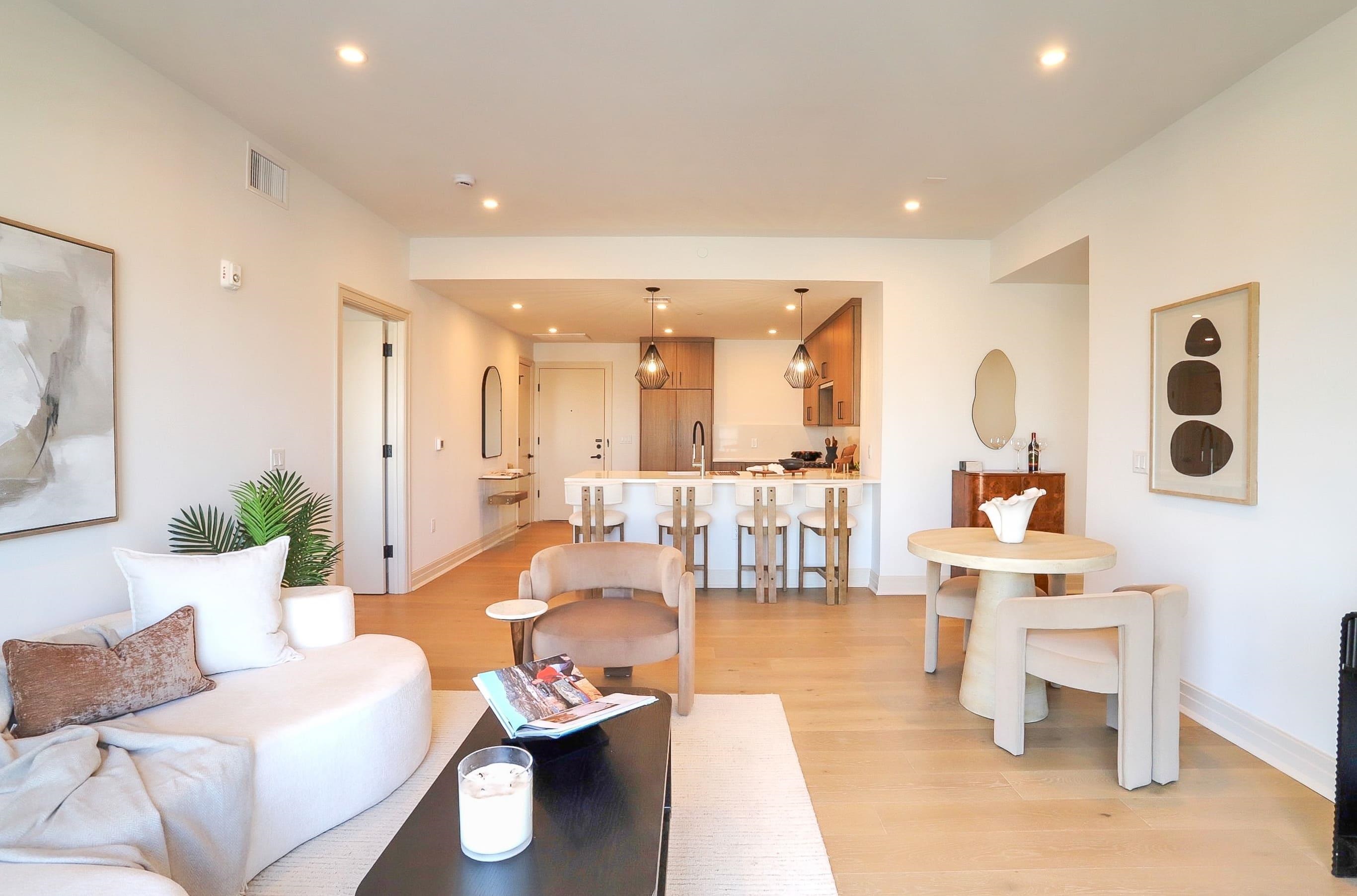 921 MADISON ST Unit: 605