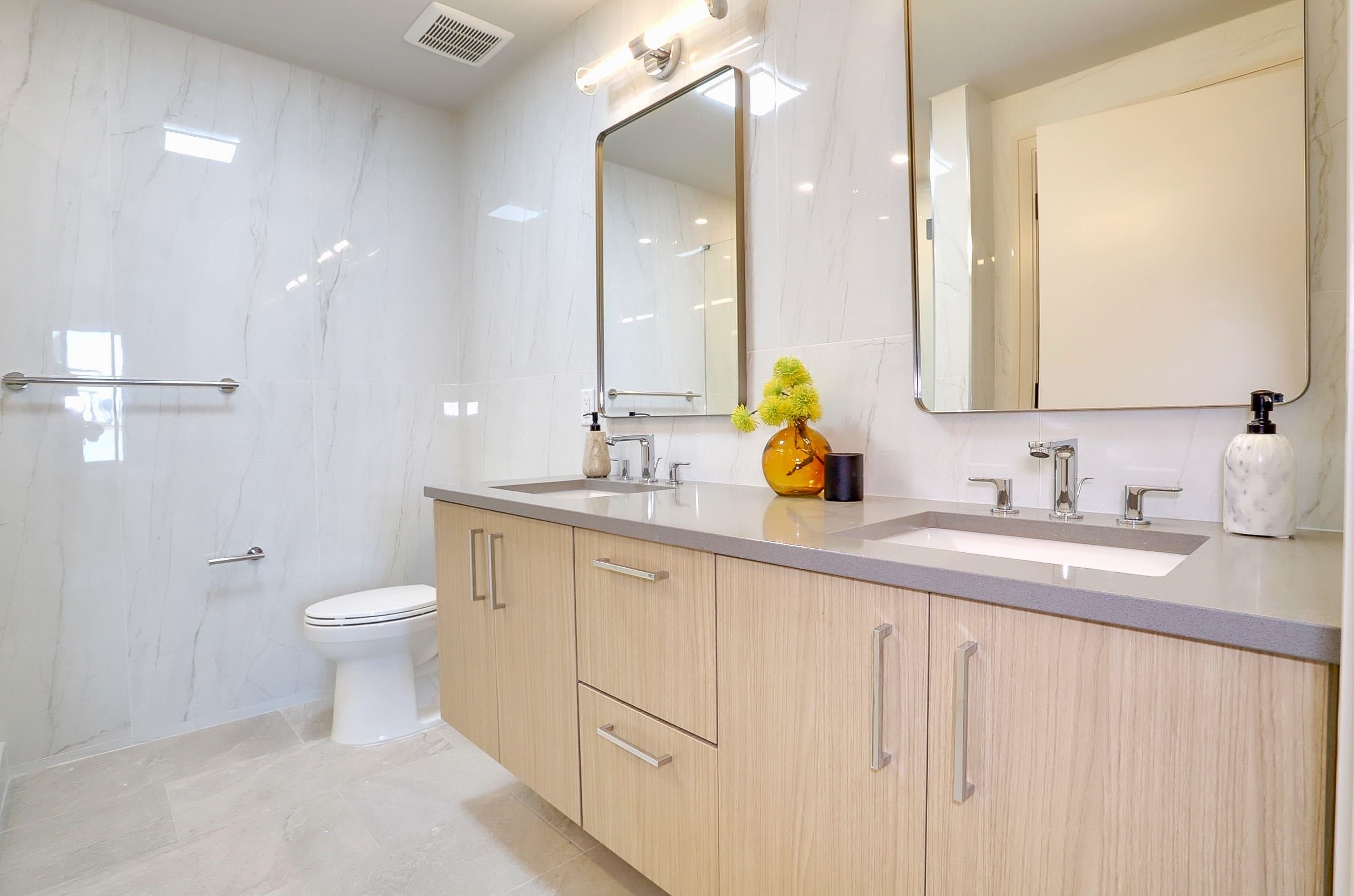 921 MADISON ST Unit: 605
