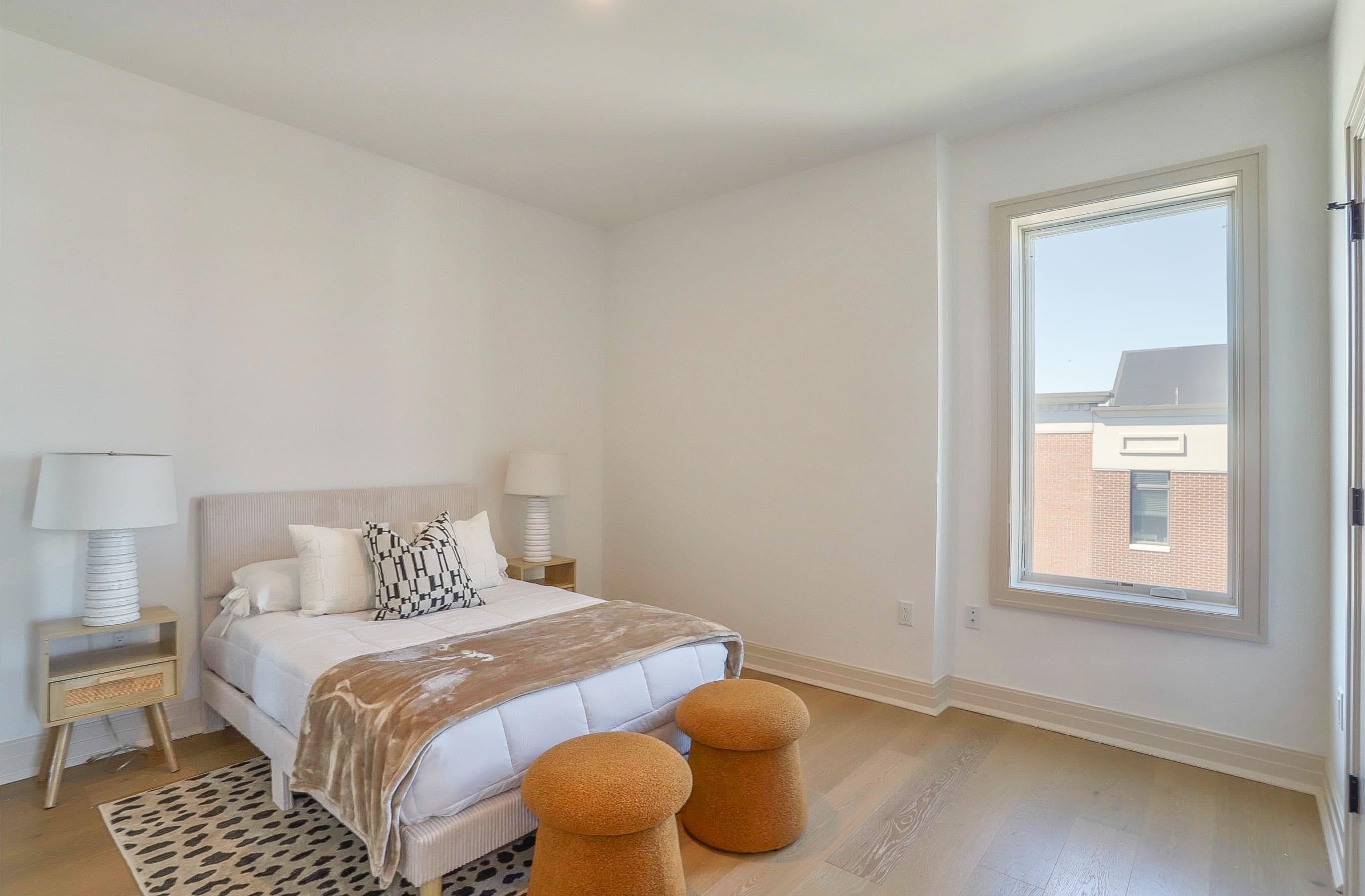 921 MADISON ST Unit: 605