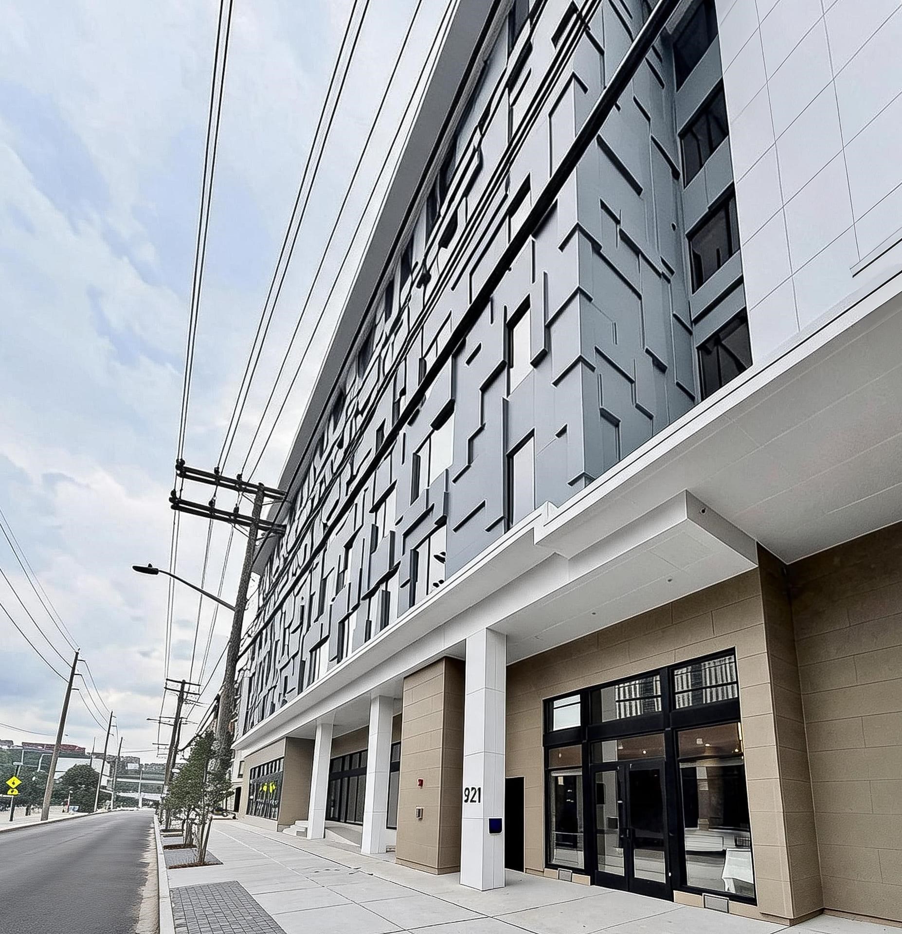 921 MADISON ST Unit: 605