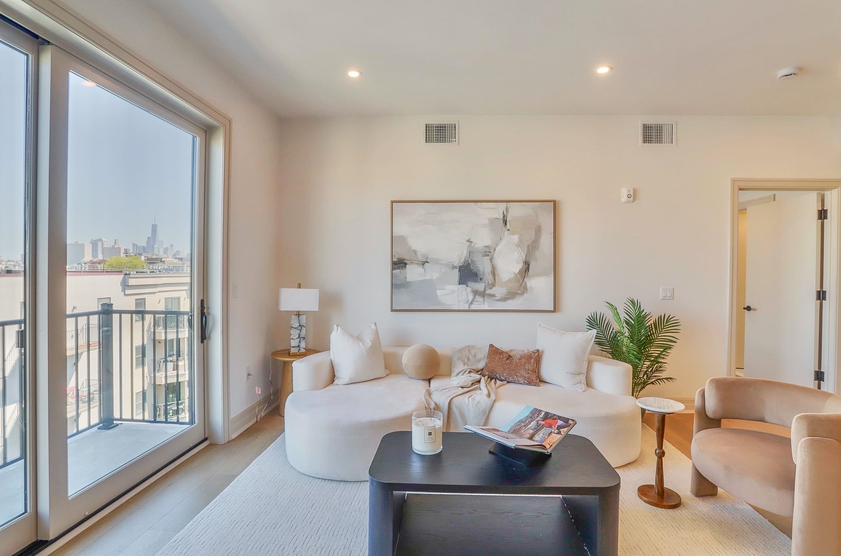 921 MADISON ST Unit: 605