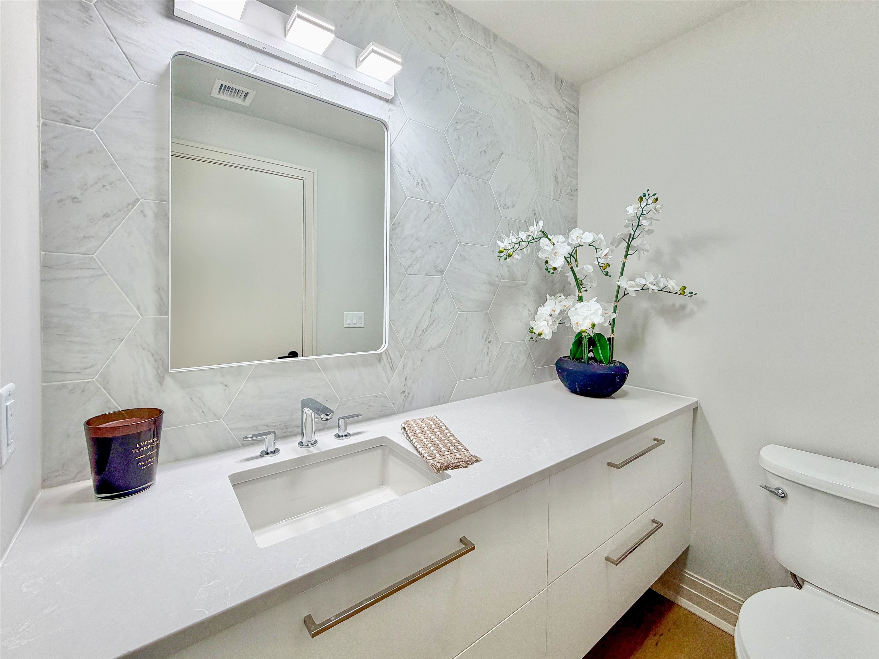 921 MADISON ST Unit: 605