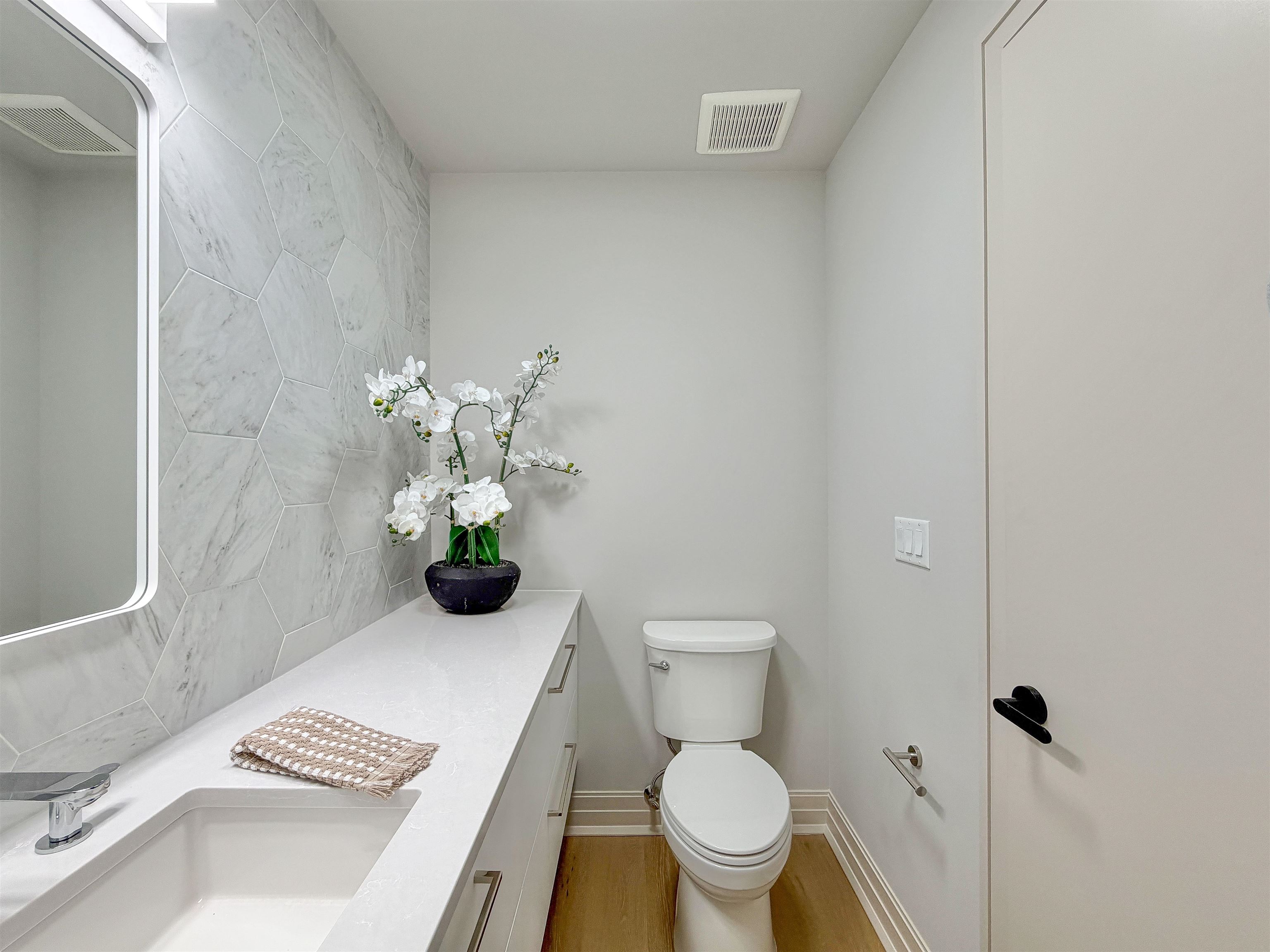 921 MADISON ST Unit: 605