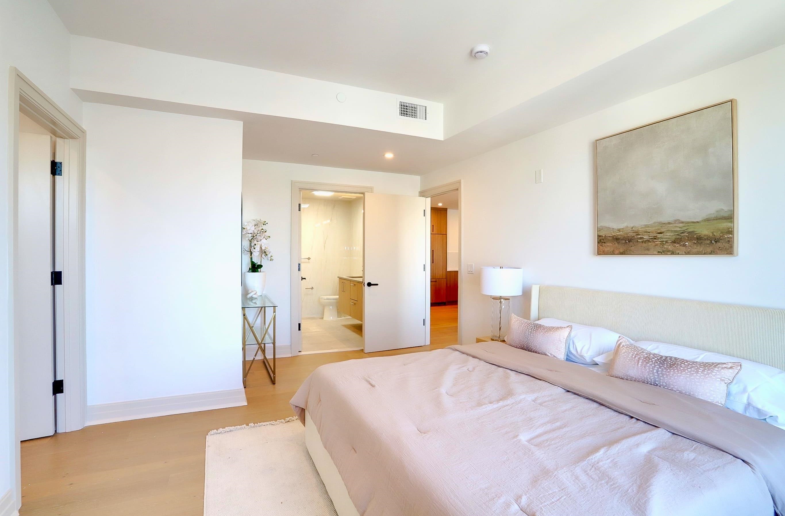 921 MADISON ST Unit: 605