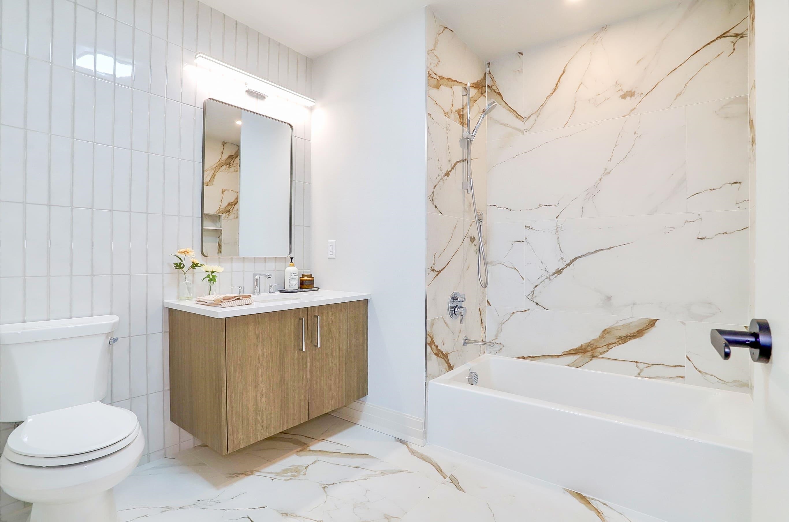 921 MADISON ST Unit: 605