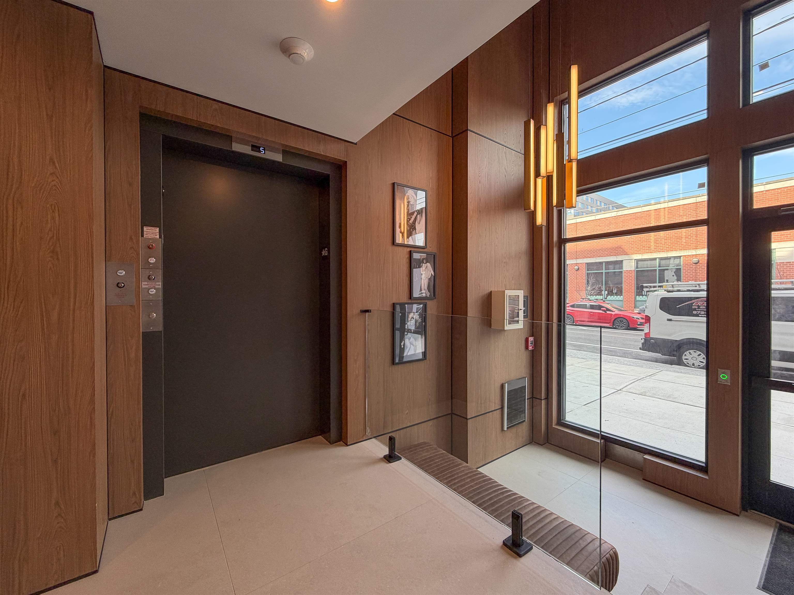 921 MADISON ST Unit: 605