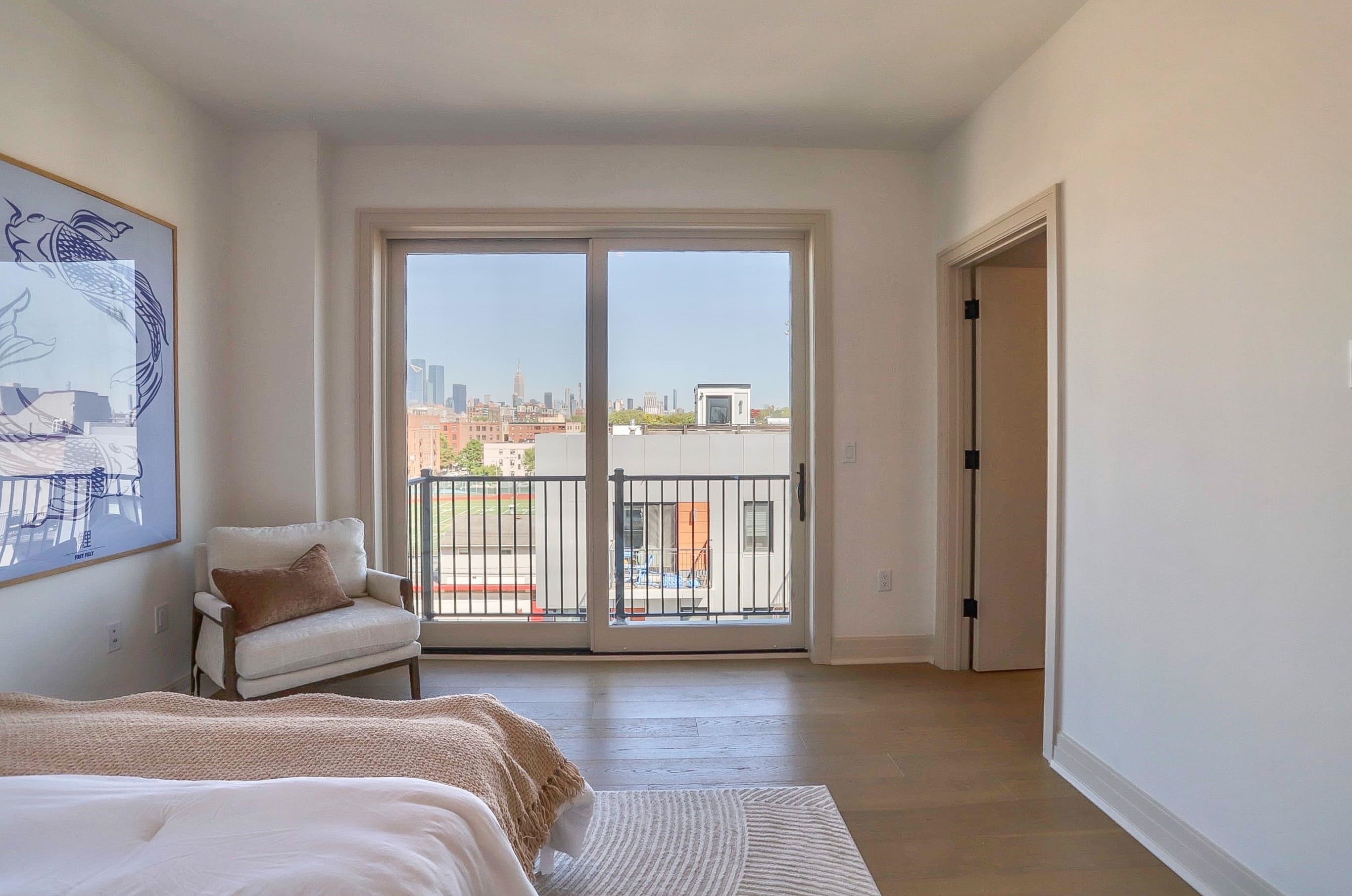921 MADISON ST Unit: 605