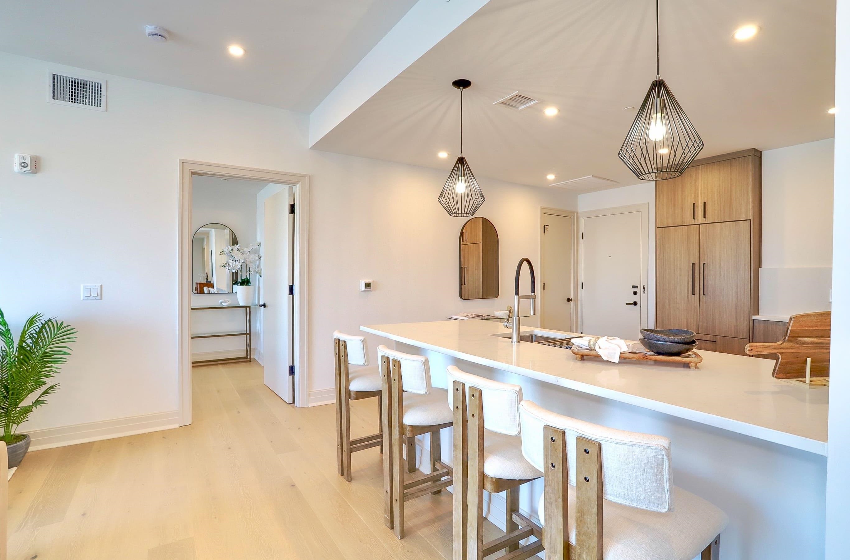 921 MADISON ST Unit: 605