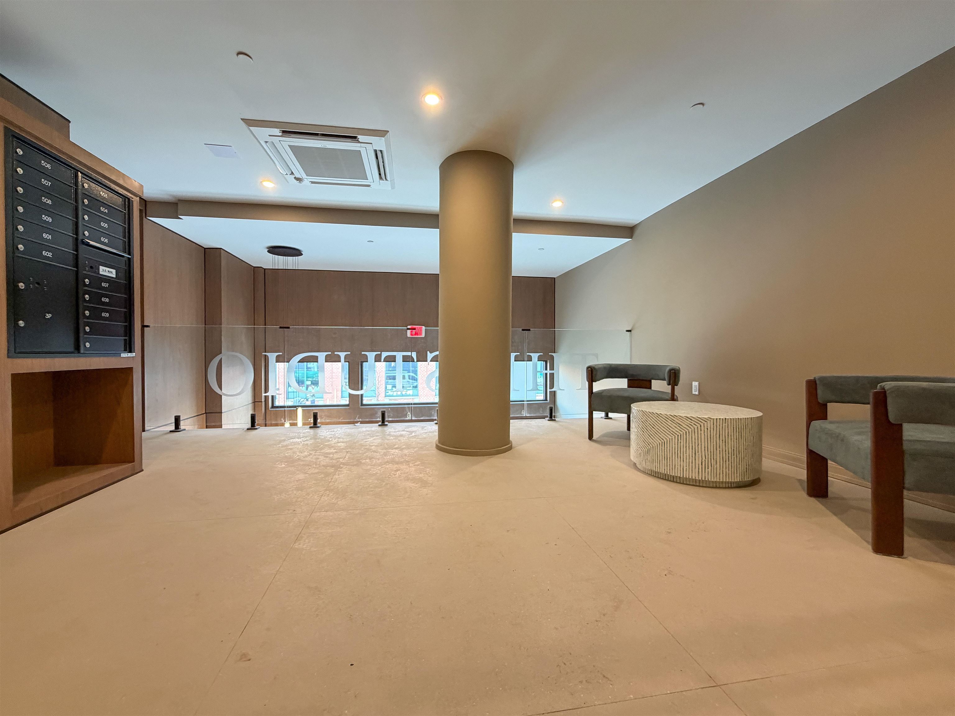 921 MADISON ST Unit: 605