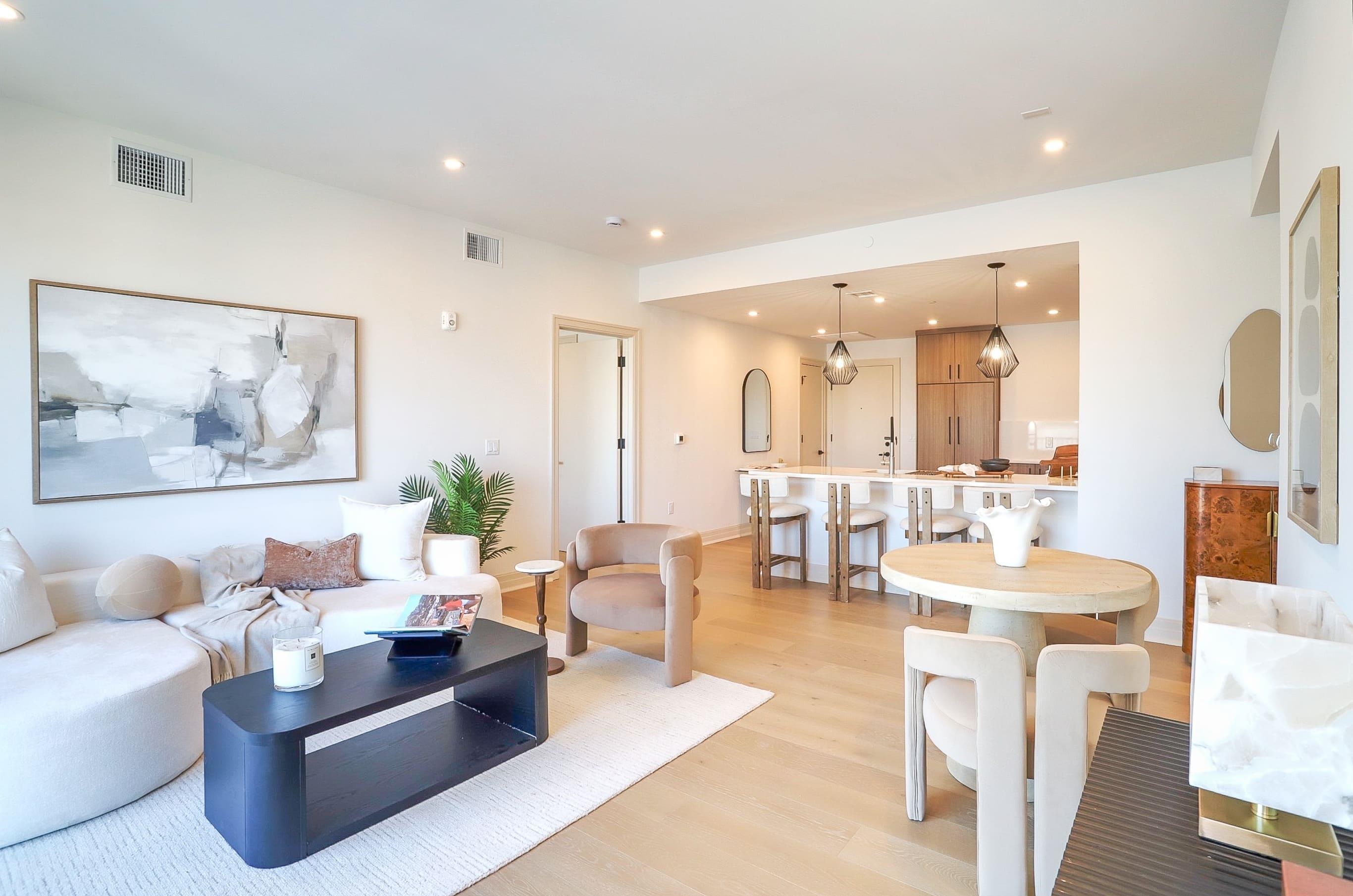 921 MADISON ST Unit: 605