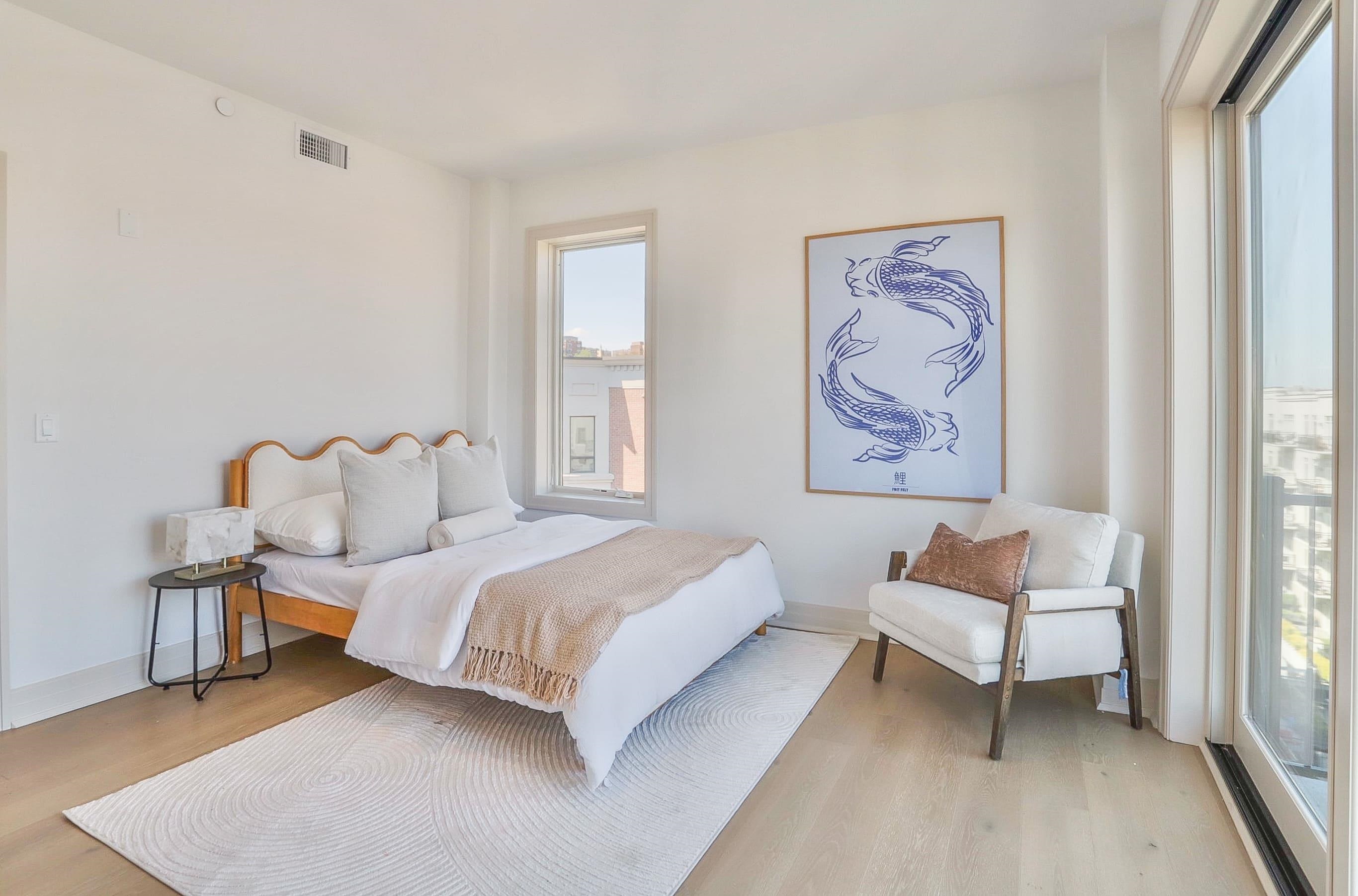 921 MADISON ST Unit: 605