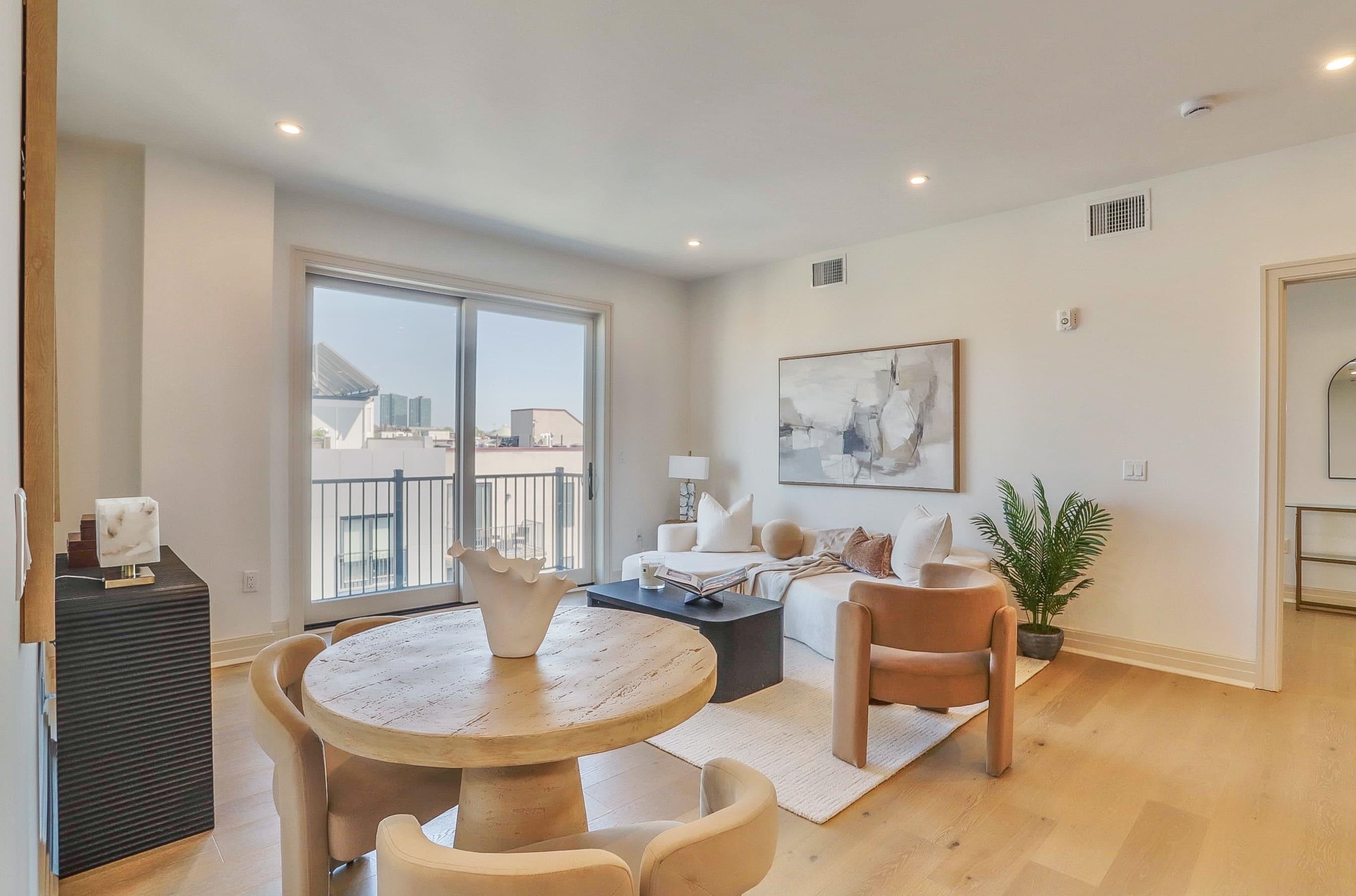 921 MADISON ST Unit: 605