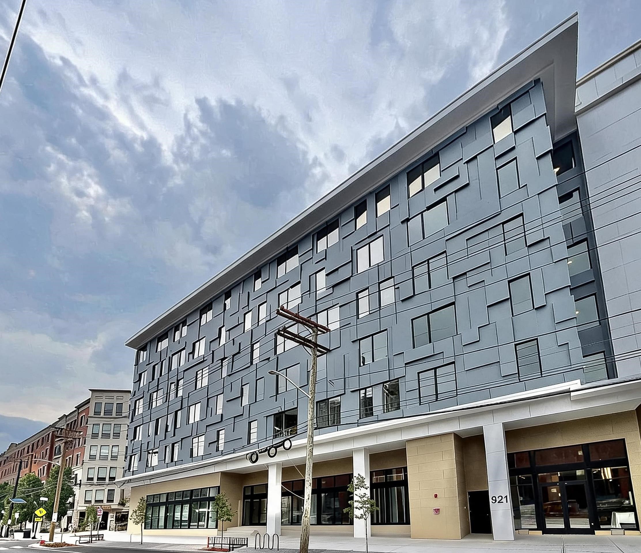 921 MADISON ST Unit: 605