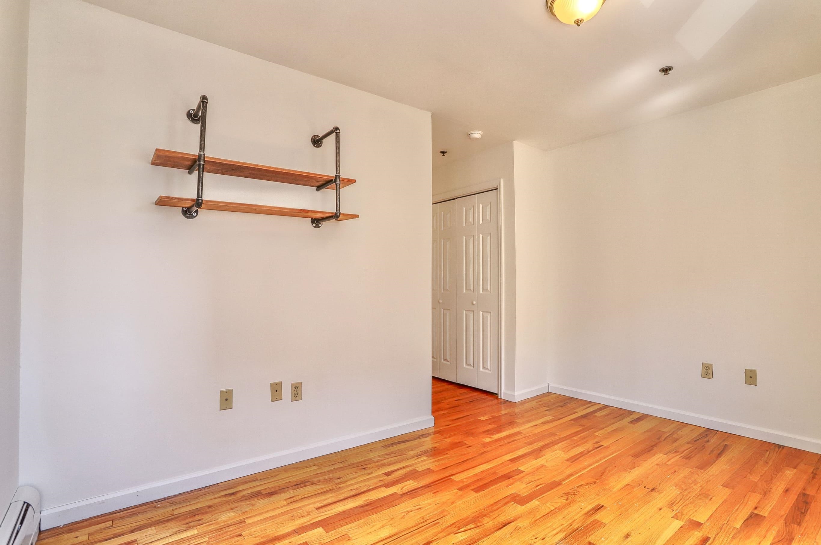 632 ADAMS ST Unit: 3