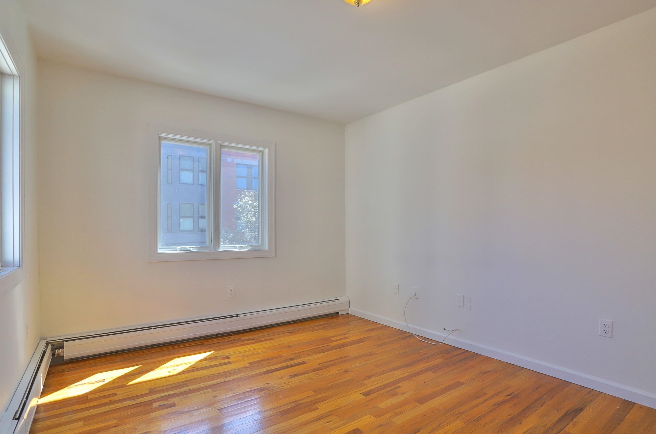 632 ADAMS ST Unit: 3