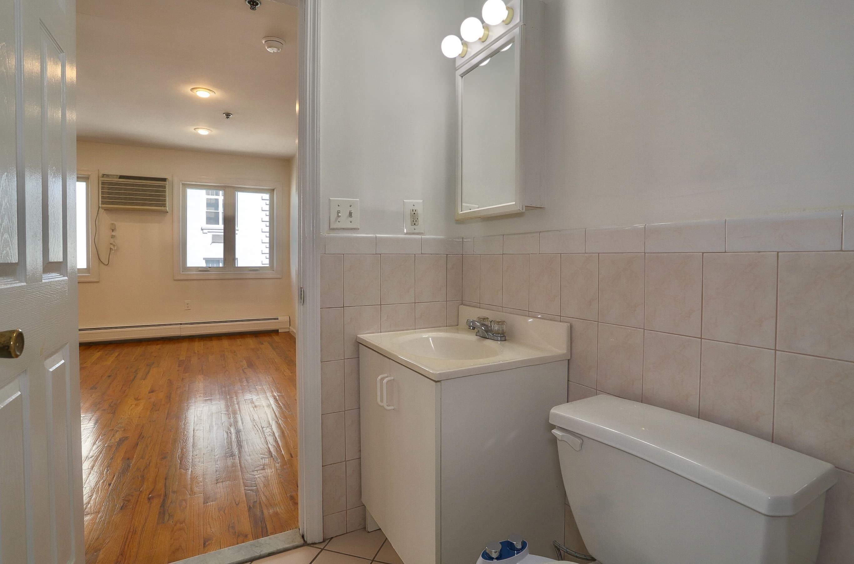 632 ADAMS ST Unit: 3