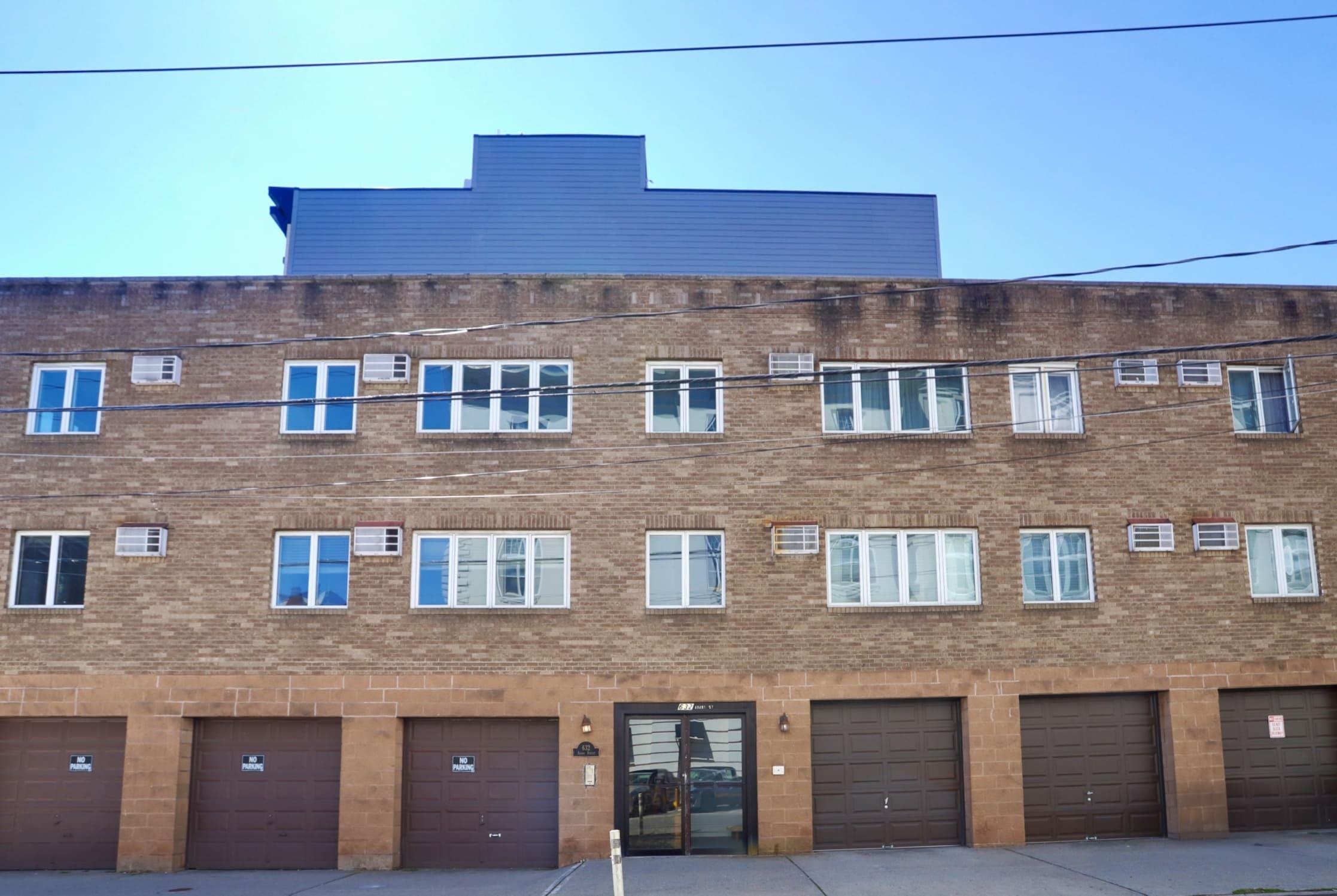 632 ADAMS ST Unit: 3
