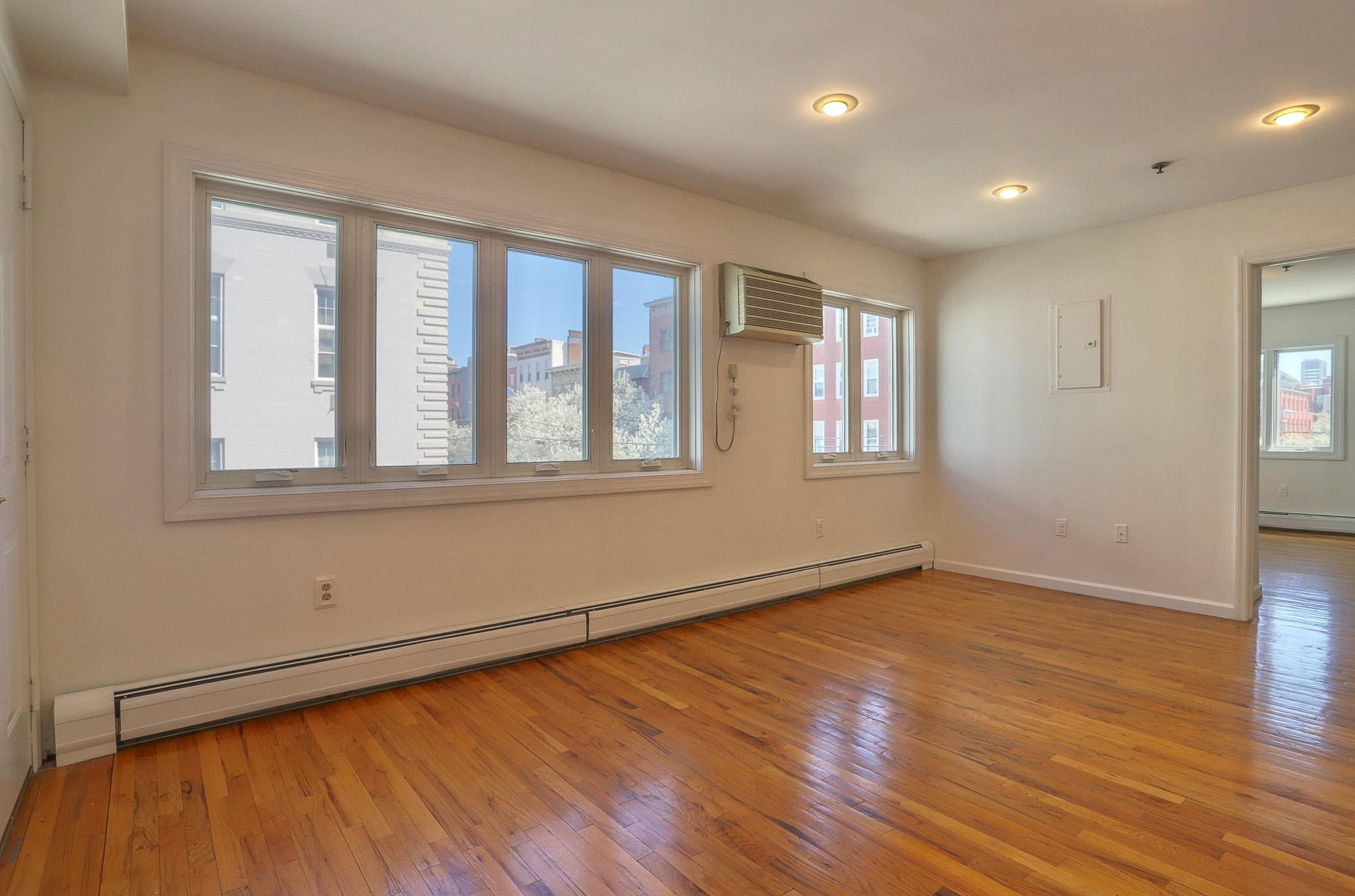 632 ADAMS ST Unit: 3