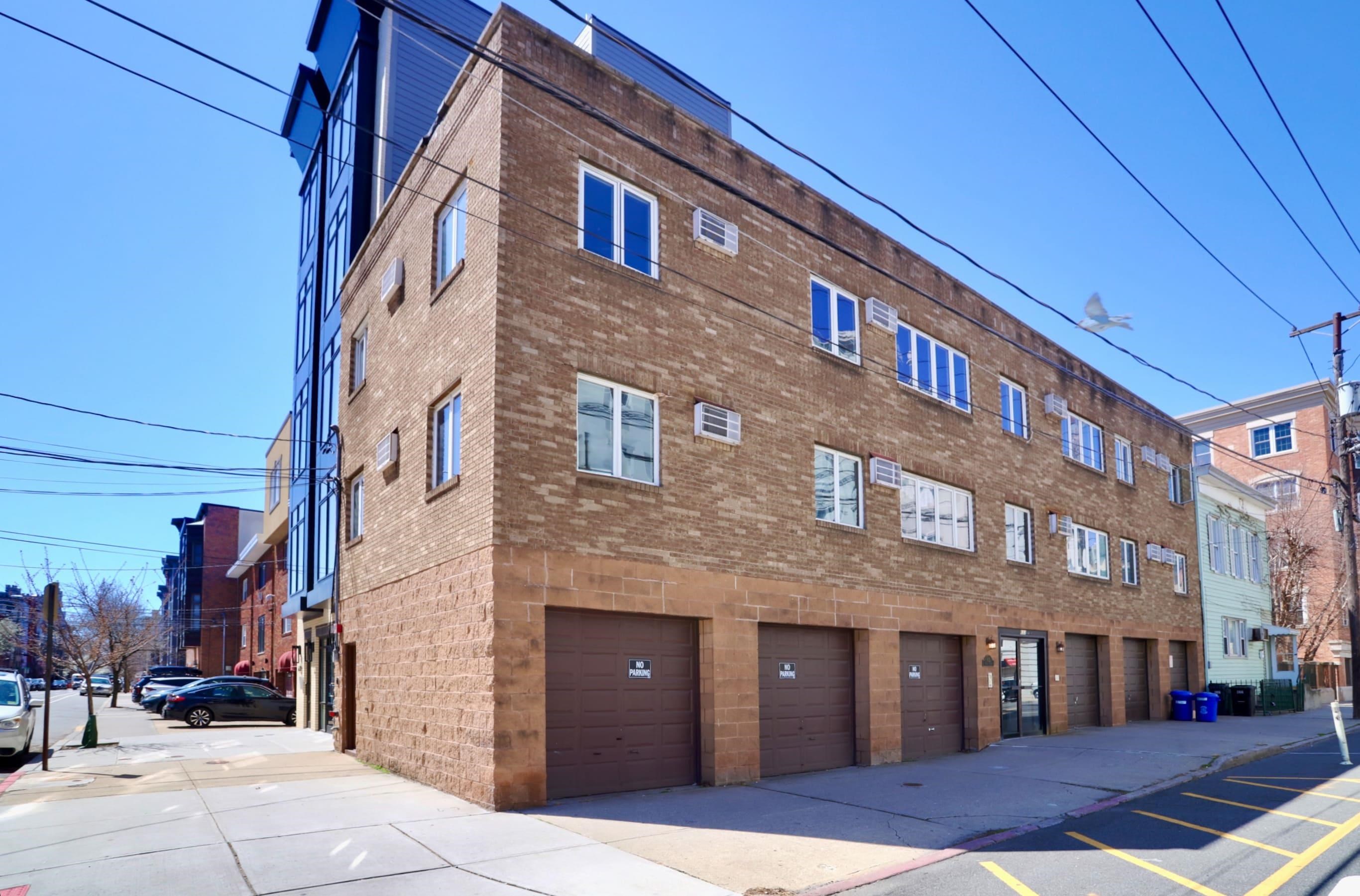 632 ADAMS ST Unit: 3