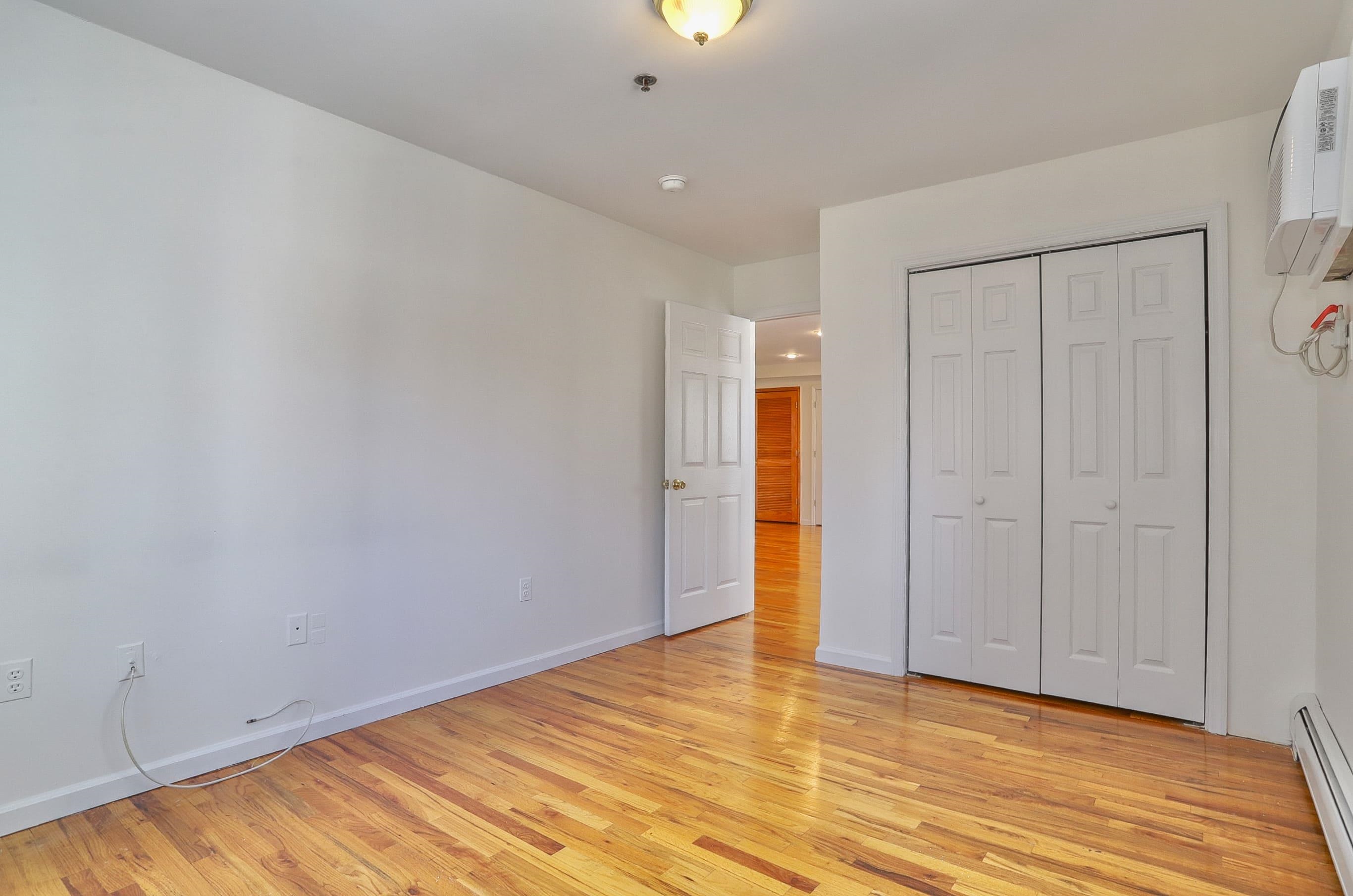 632 ADAMS ST Unit: 3