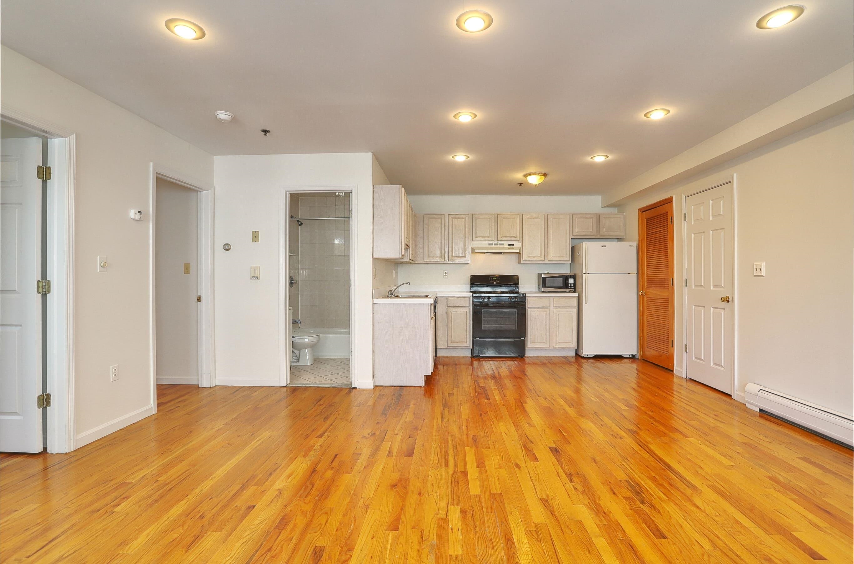 632 ADAMS ST Unit: 3