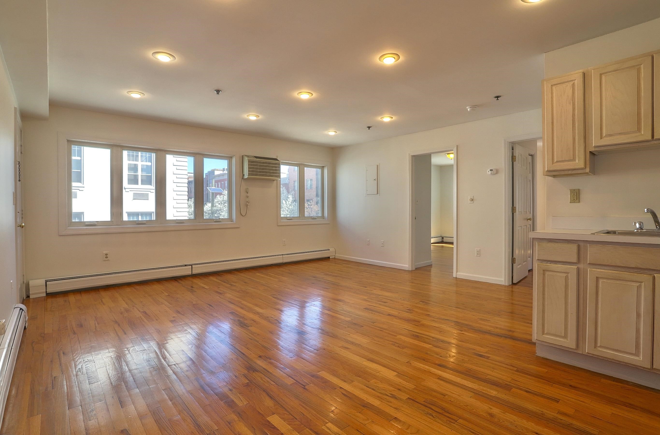 632 ADAMS ST Unit: 3