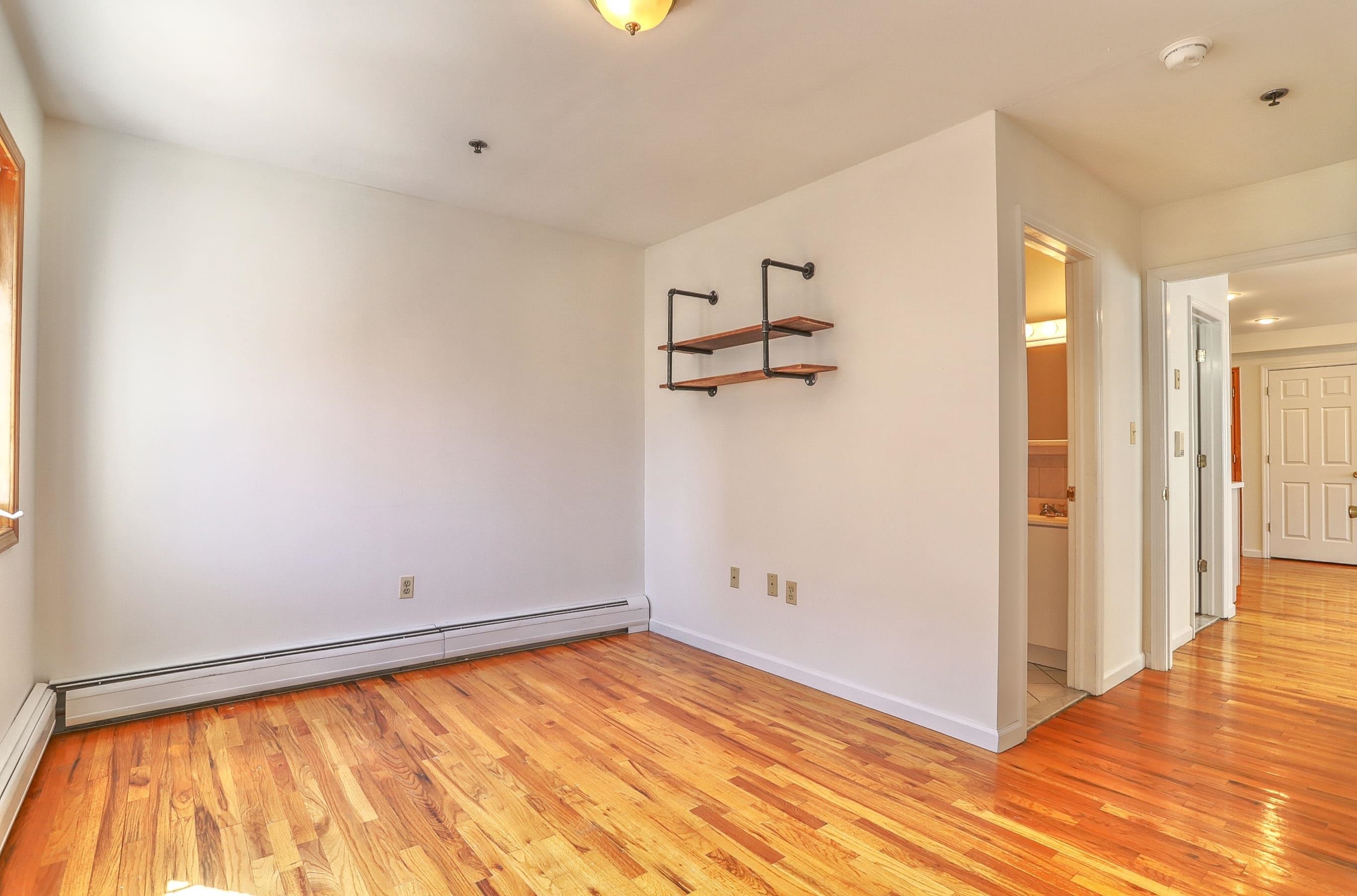 632 ADAMS ST Unit: 3