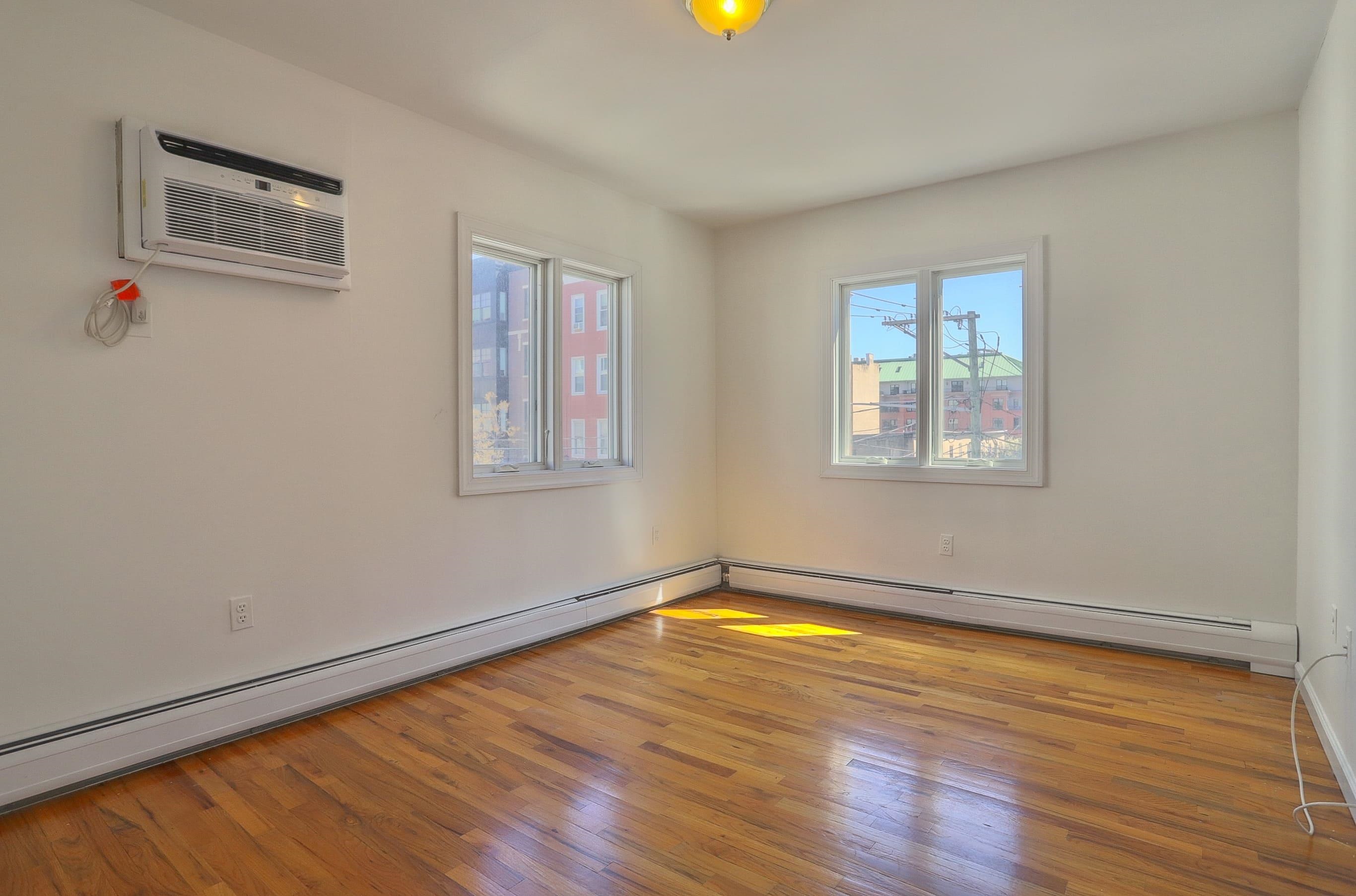 632 ADAMS ST Unit: 3