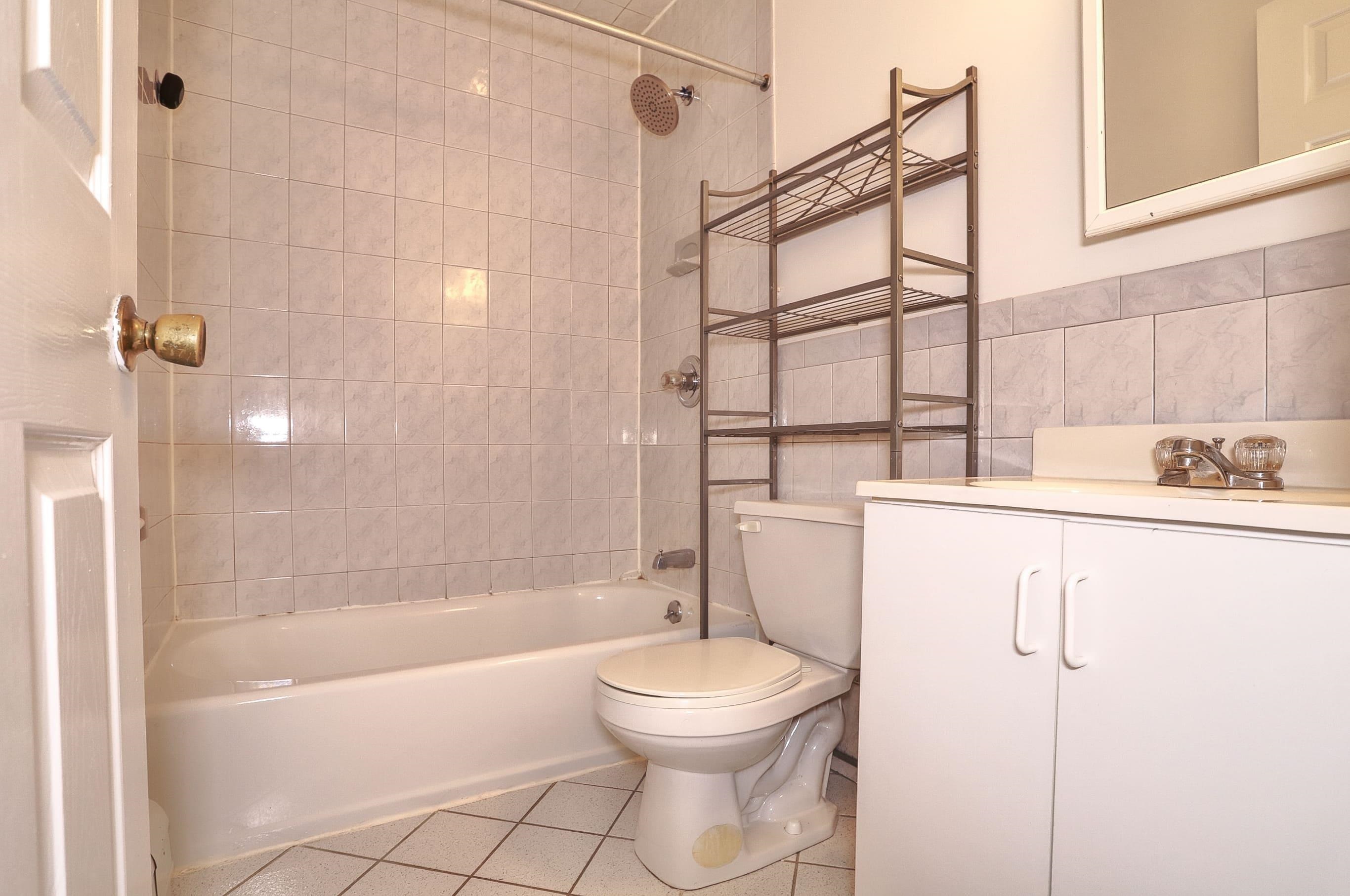 632 ADAMS ST Unit: 3