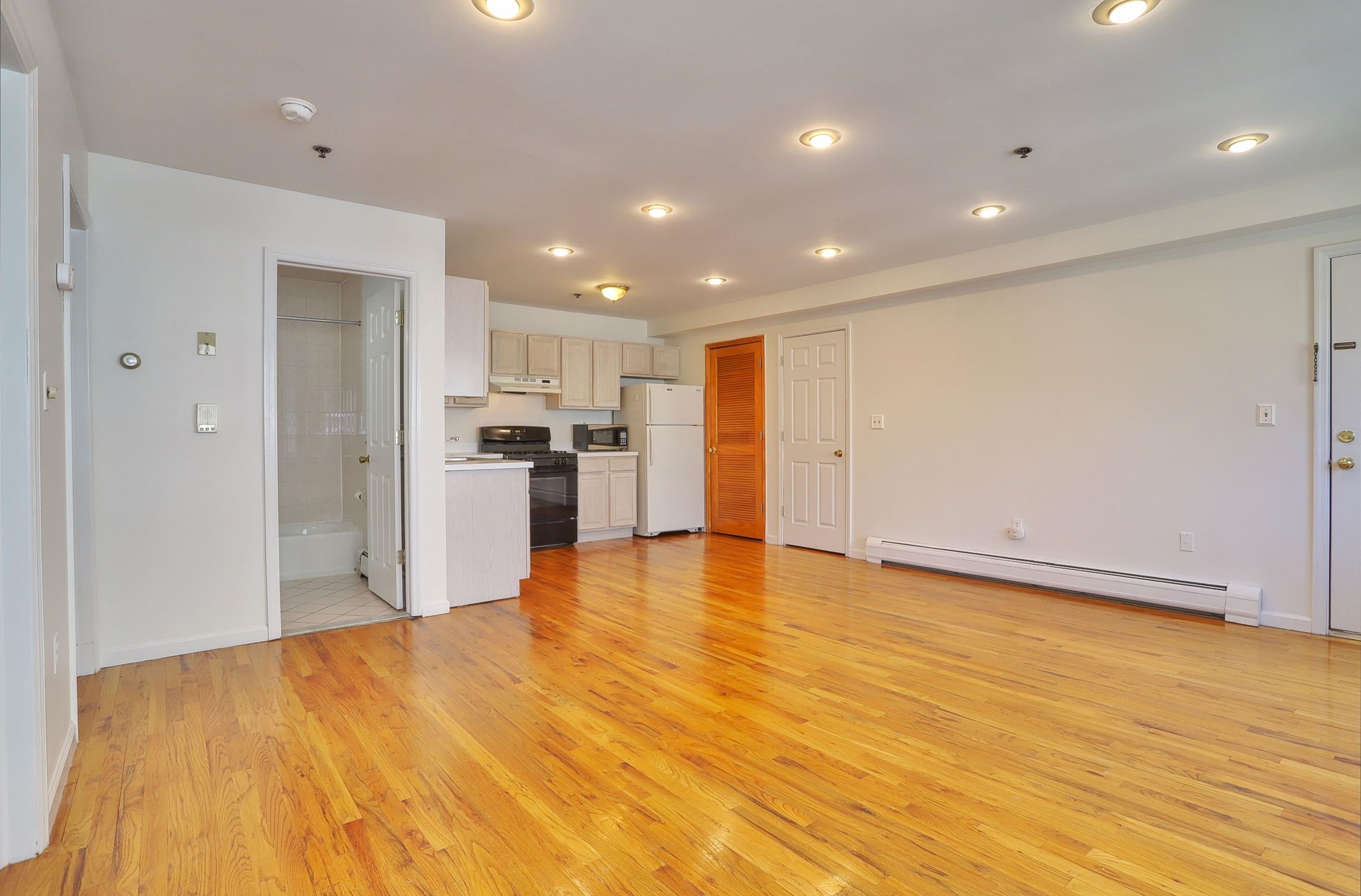 632 ADAMS ST Unit: 3