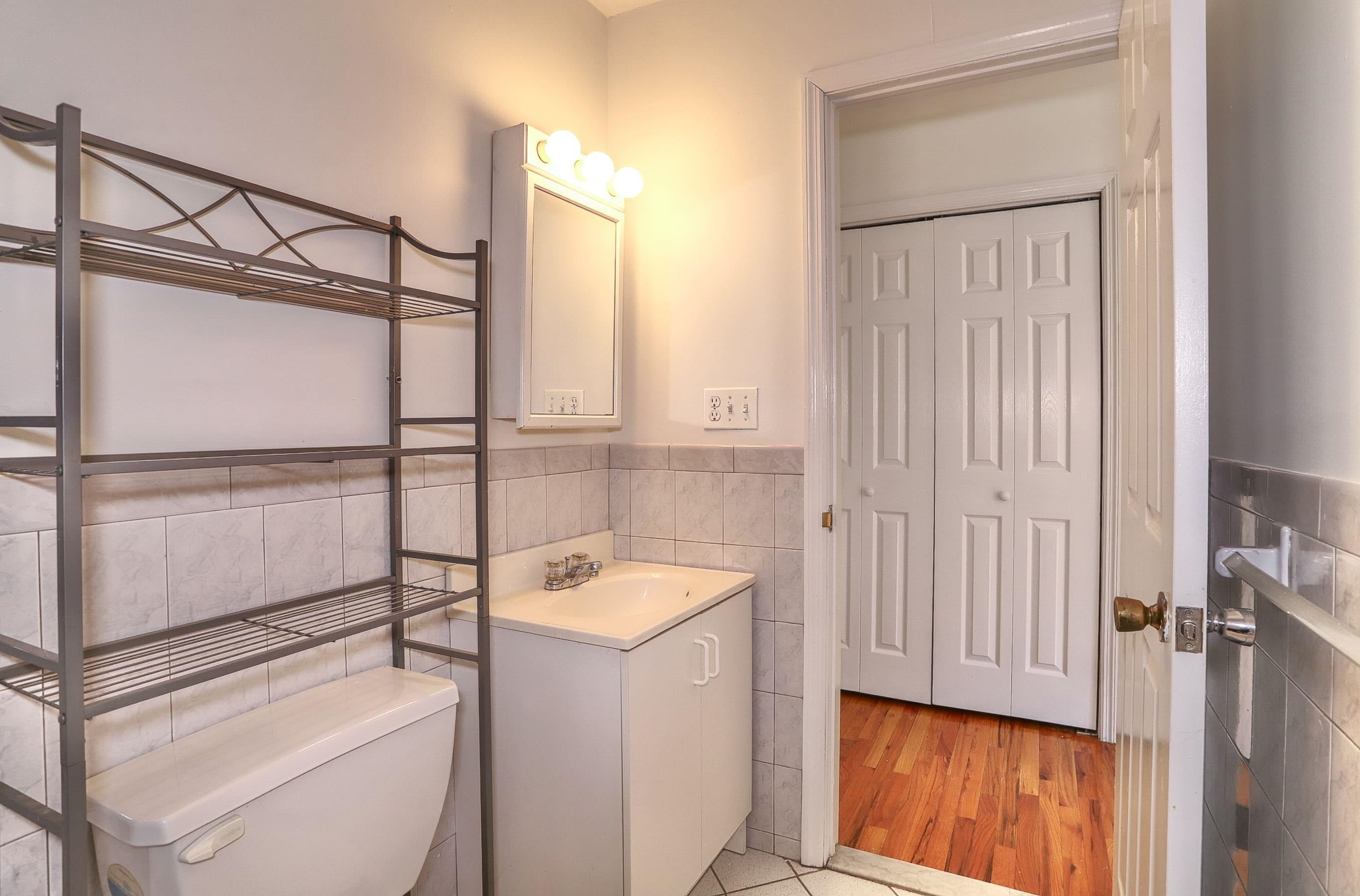 632 ADAMS ST Unit: 3