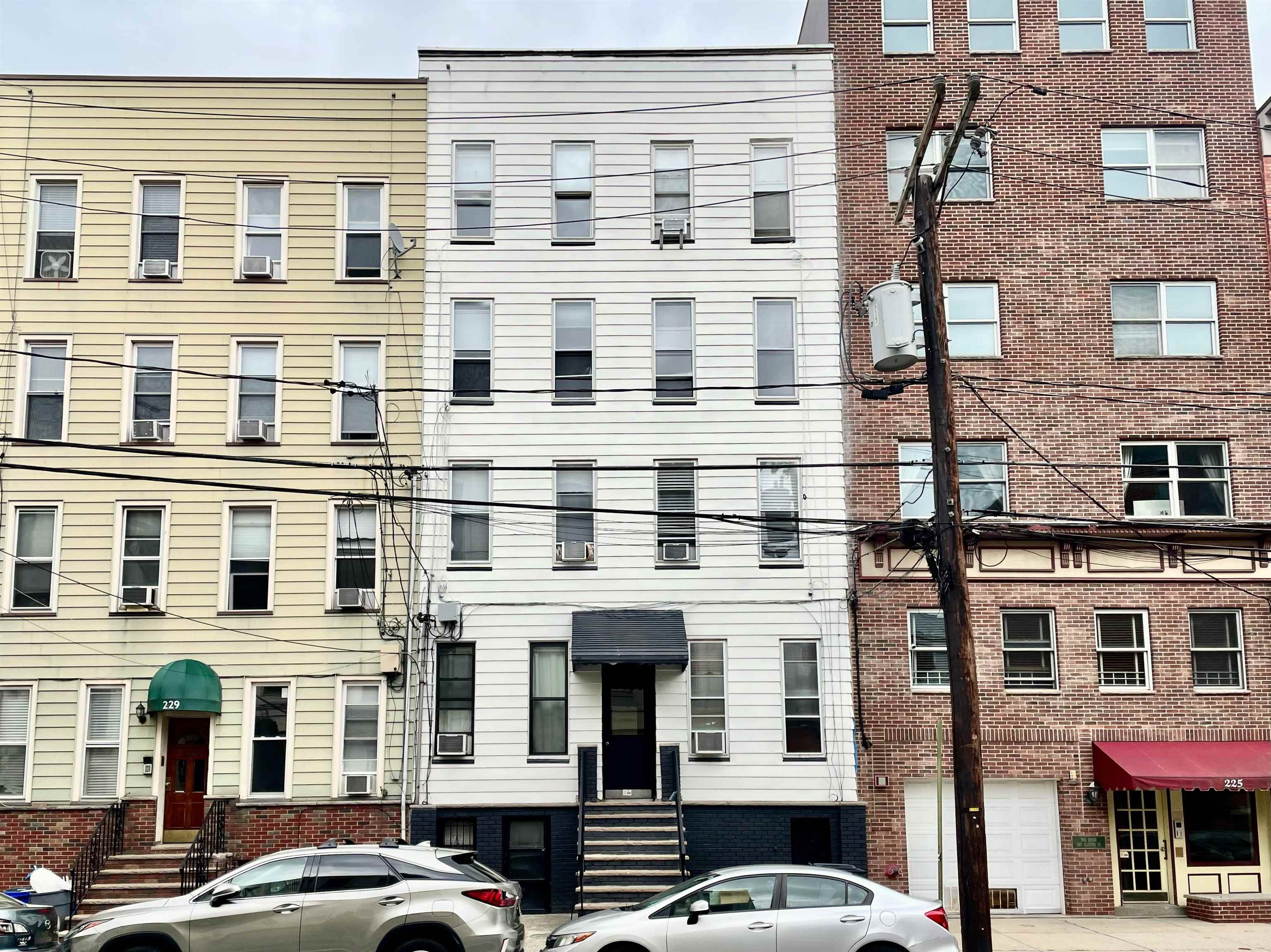 227 CLINTON ST Unit: 3