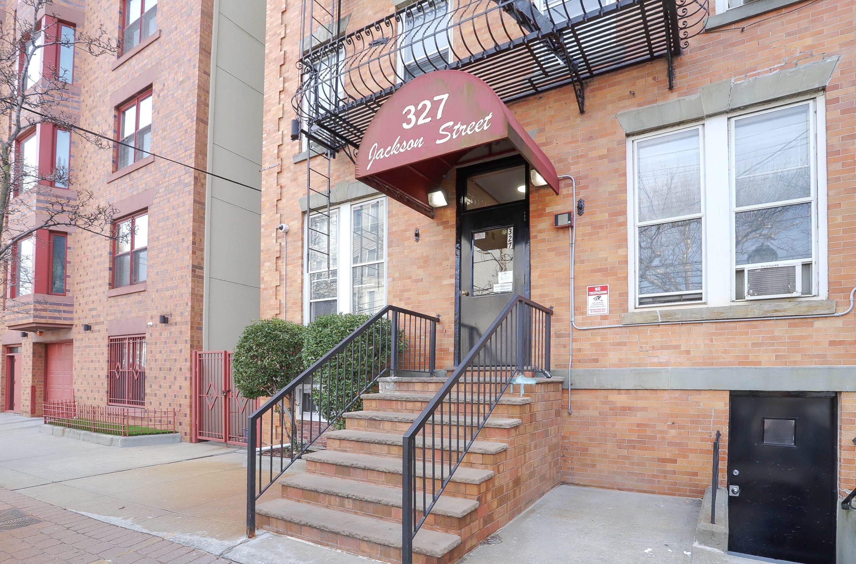 327 JACKSON ST Unit: 17