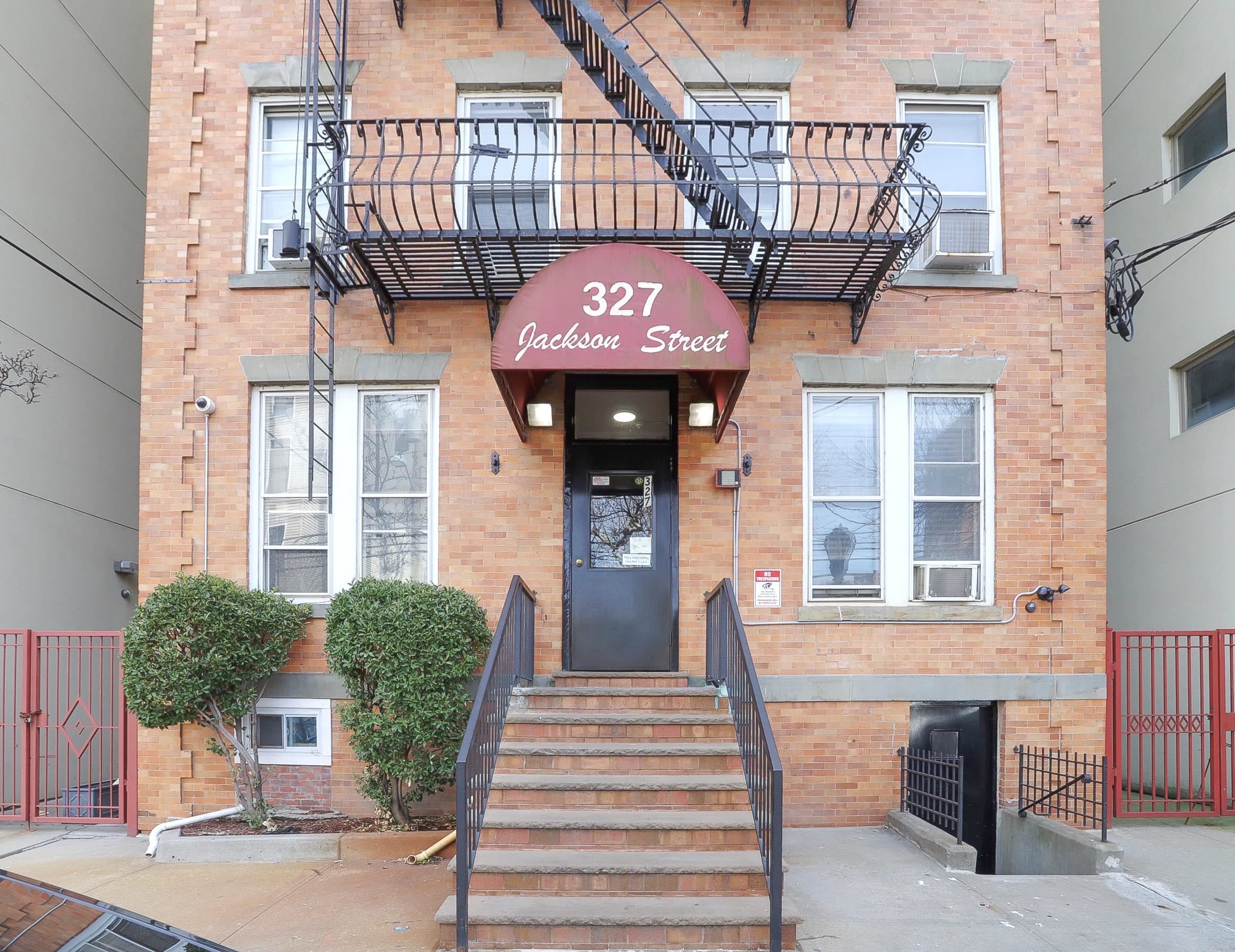 327 JACKSON ST Unit: 17
