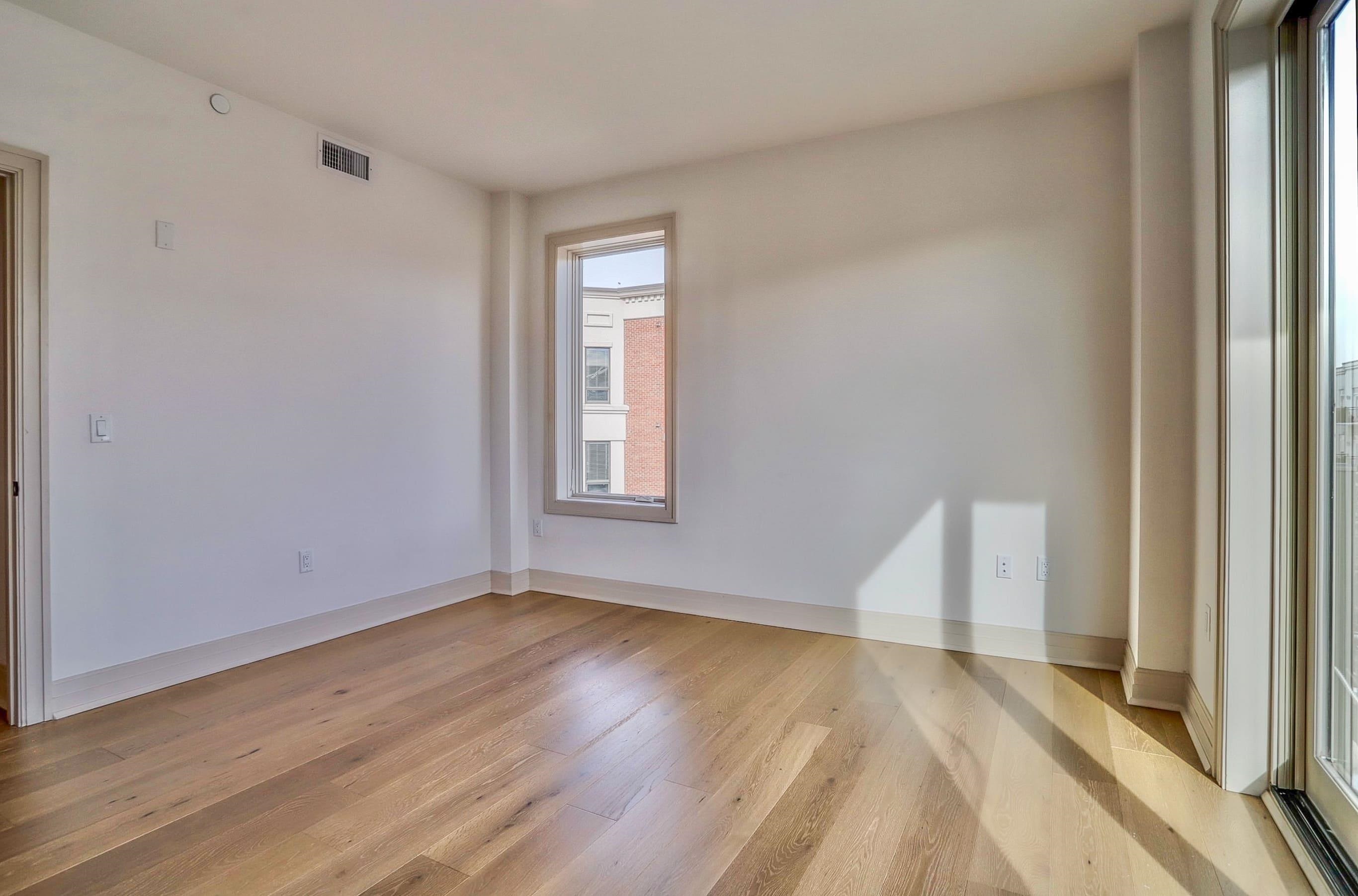 921 MADISON ST Unit: 505